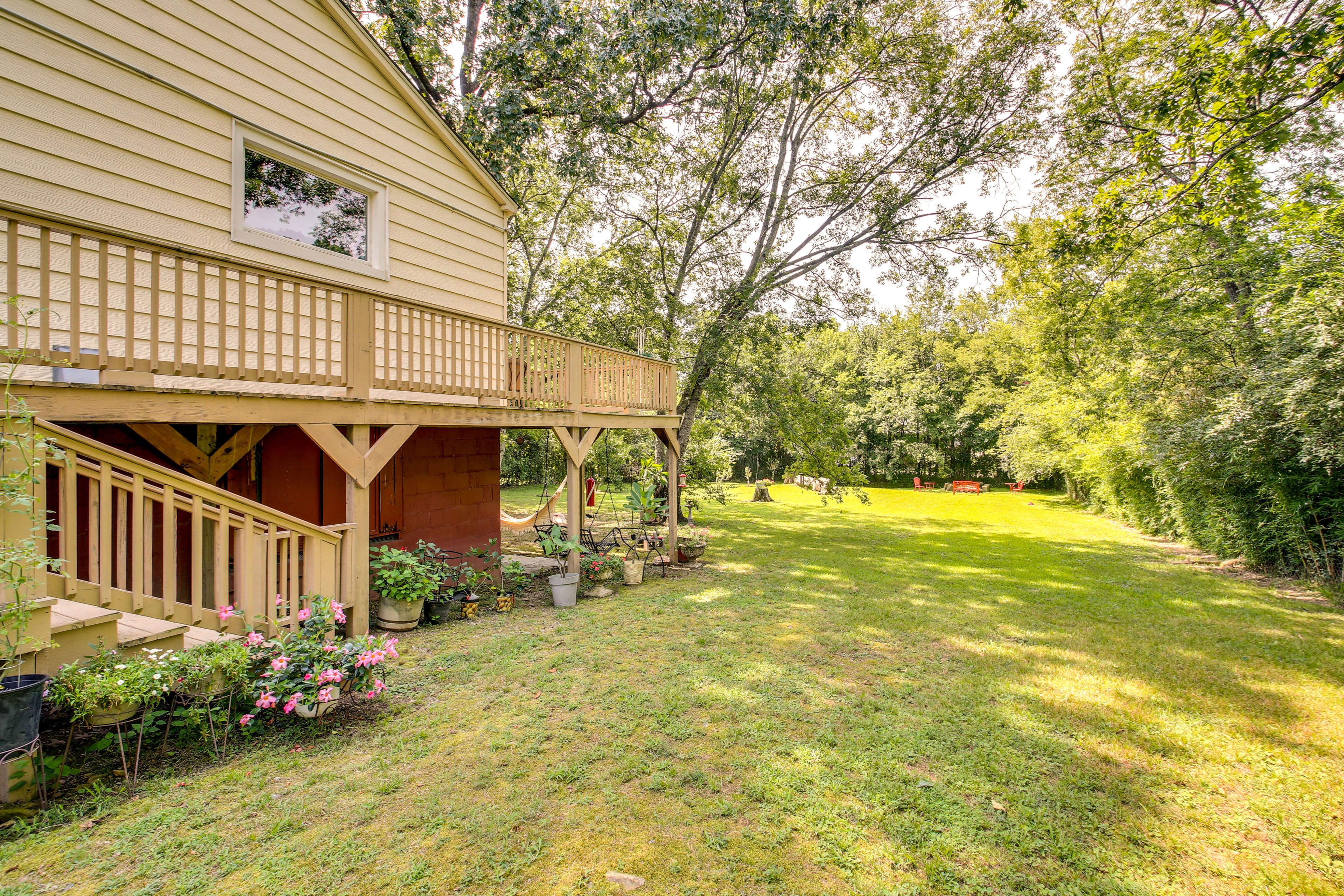 Shared Yard Area | Homeowner On-Site