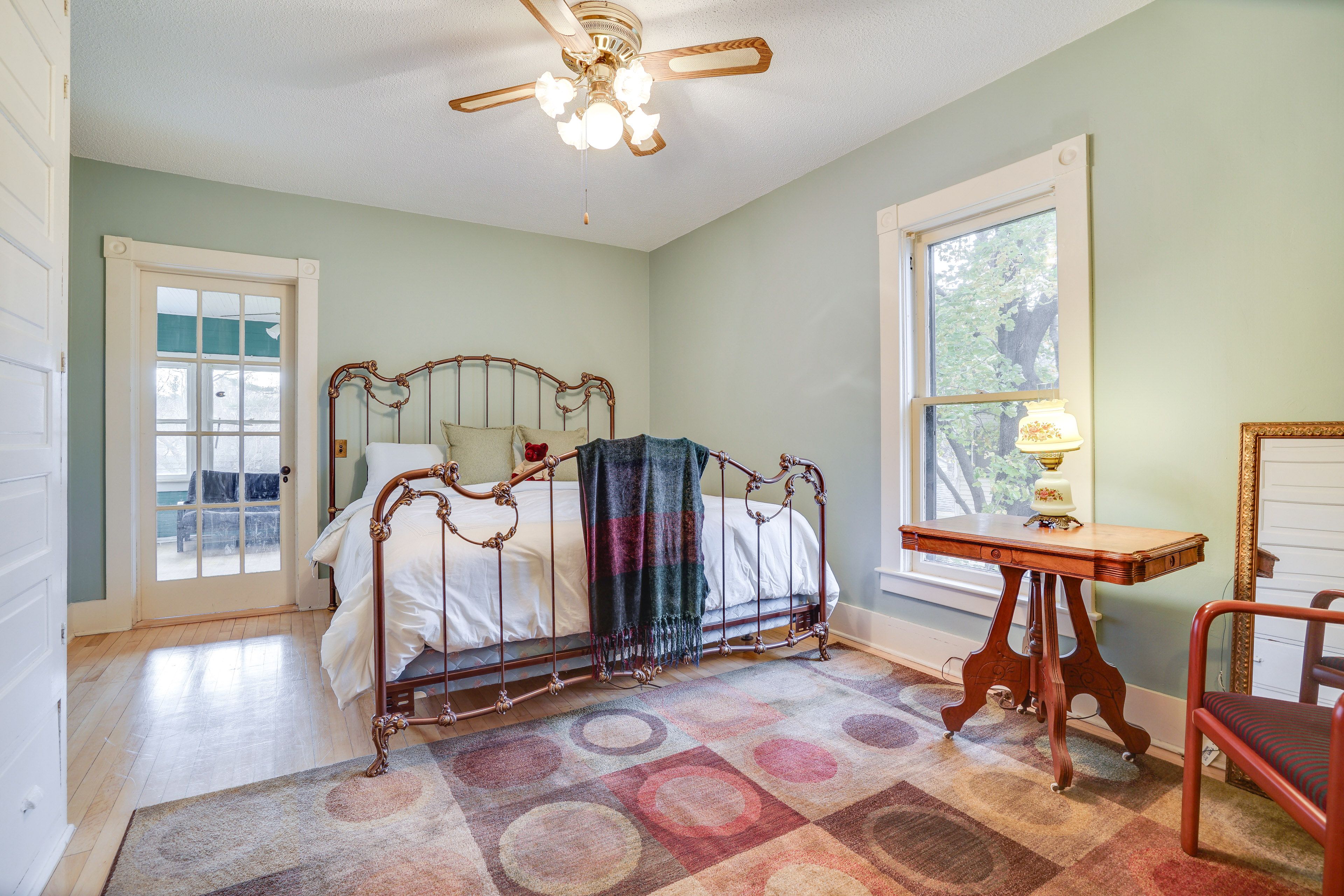 Bedroom 1 | King Bed | Linens & Towels Provided