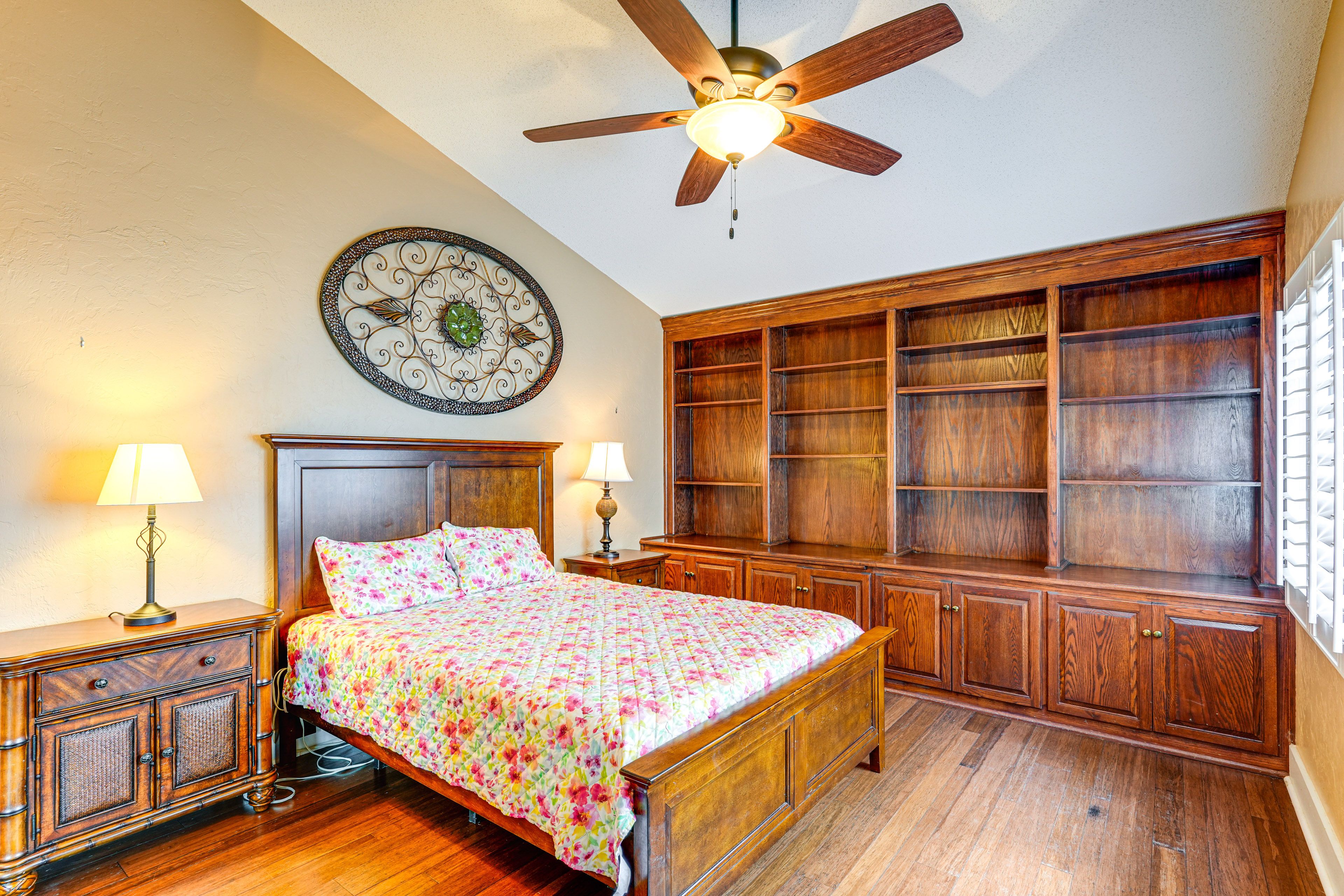Bedroom 2 | Queen Bed