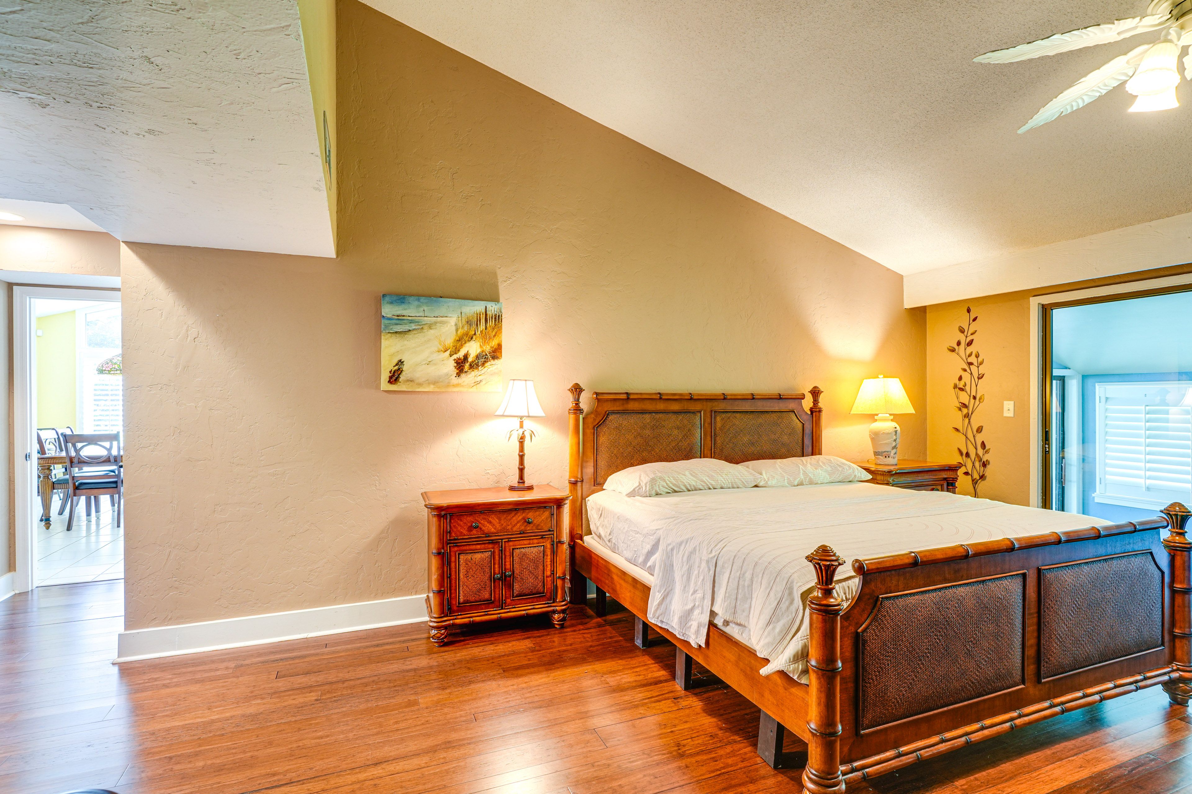 Bedroom 1 | King Bed