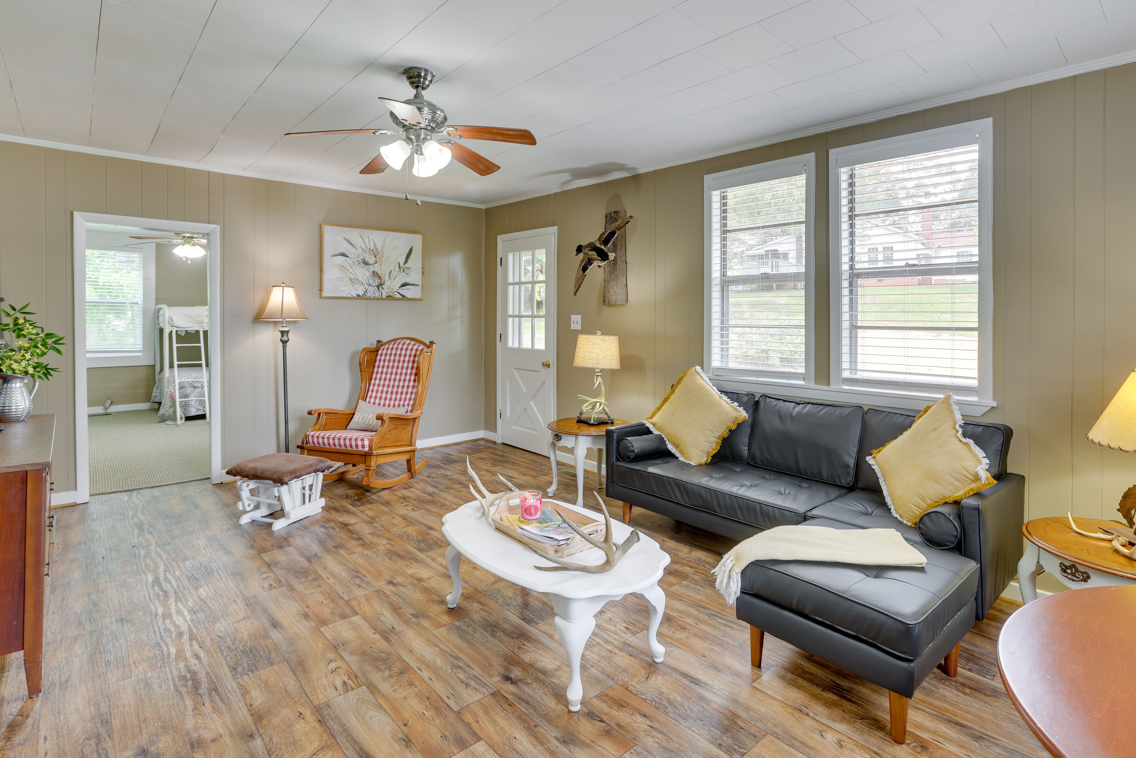 Living Room | Central Air Conditioning & Heating | Free WiFi