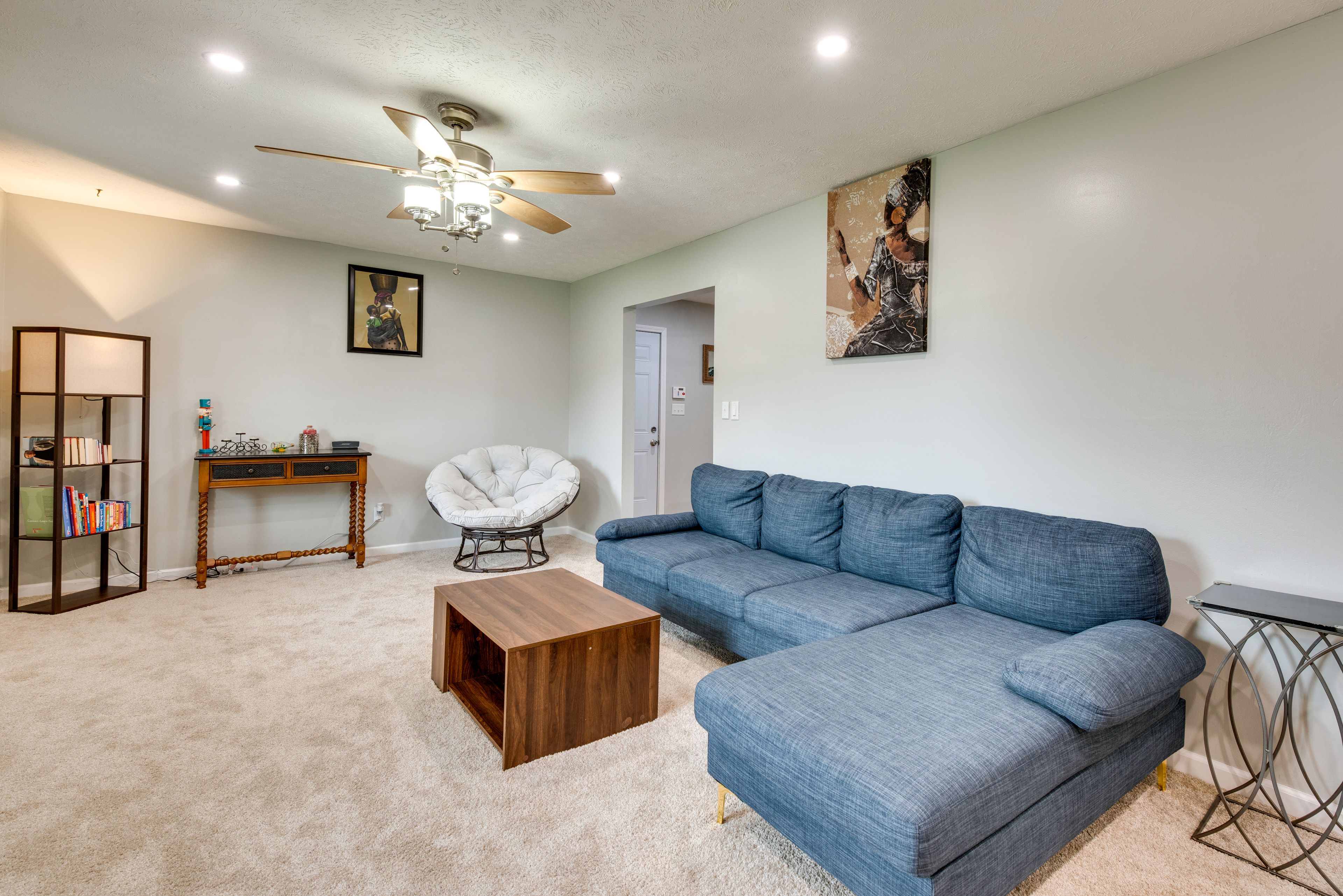Living Room | Main Floor | Smart TV | Free WiFi | Board Games