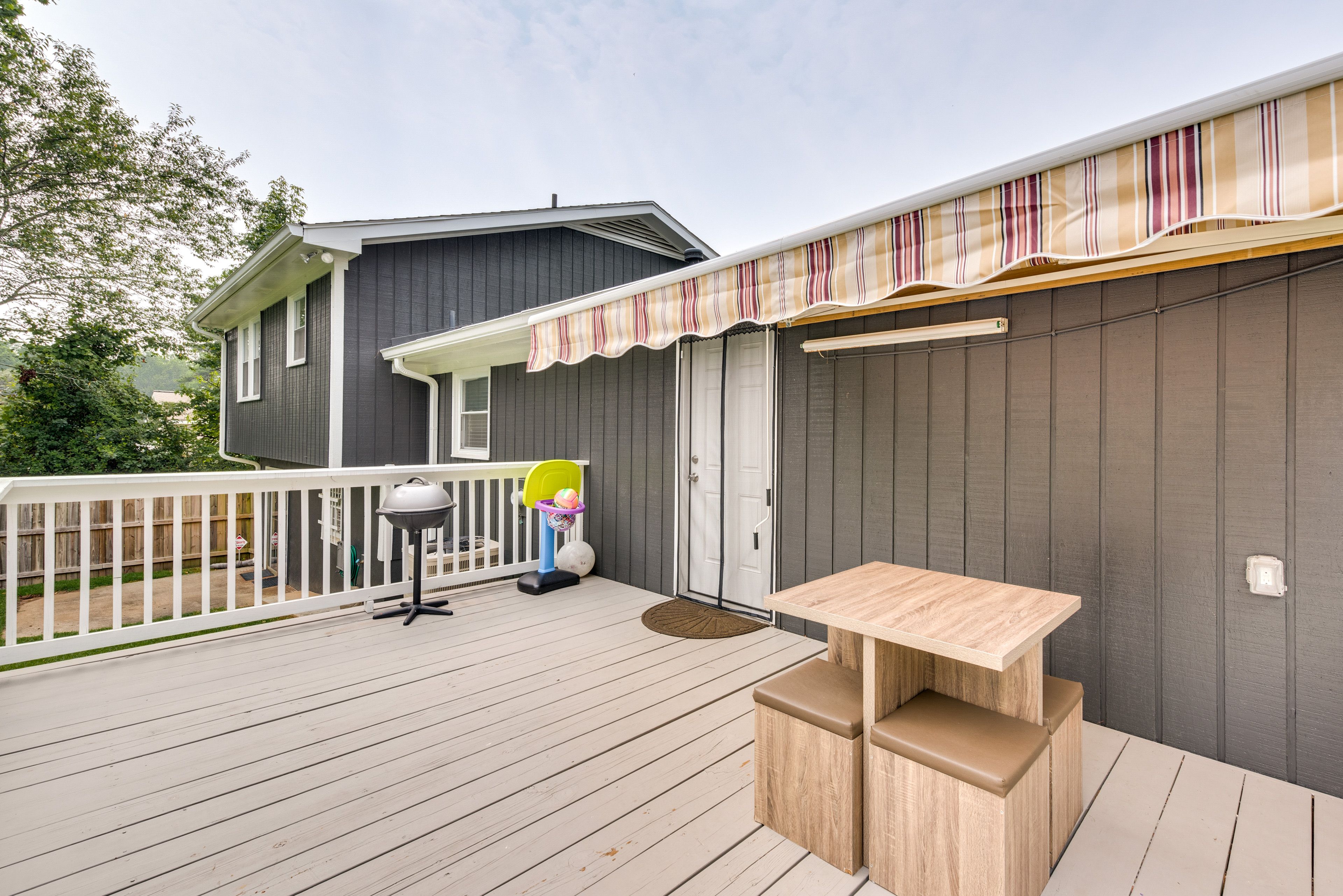 Private Deck | Retractable Awning | Outdoor Dining | Electric Grill