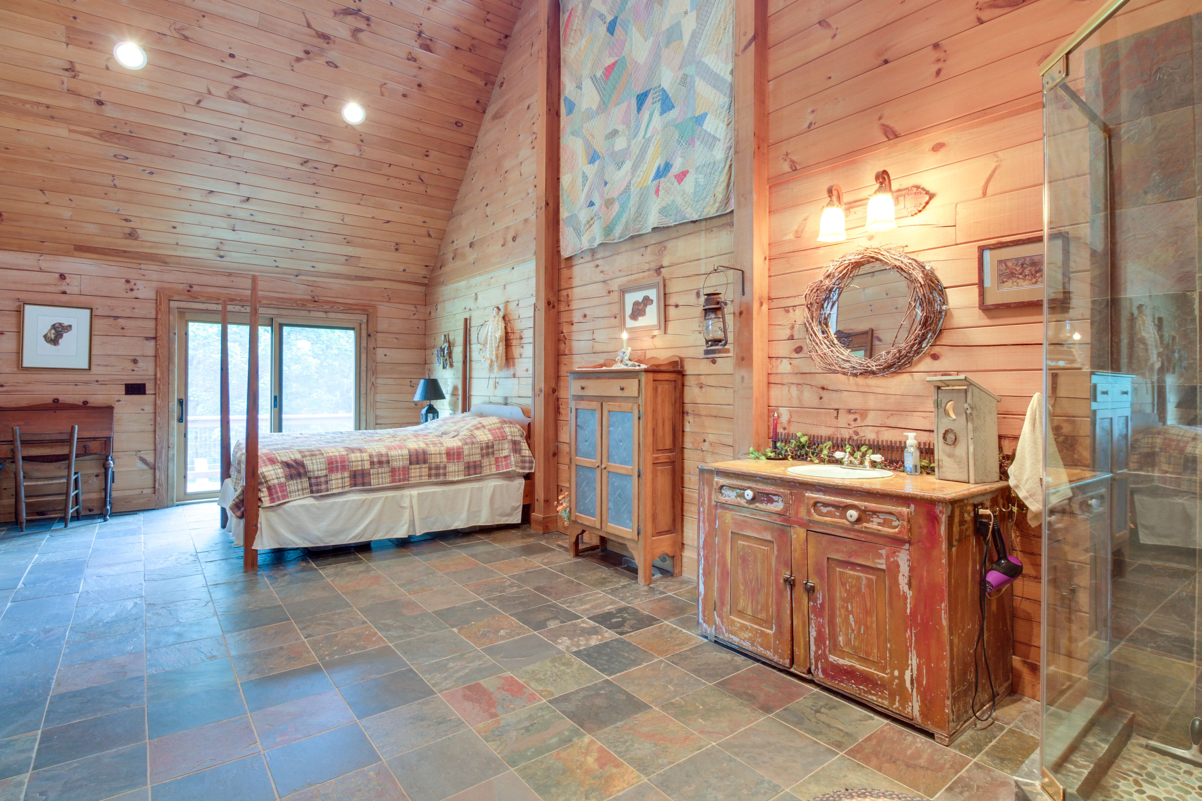Bedroom Suite | Queen Bed | Linens Provided