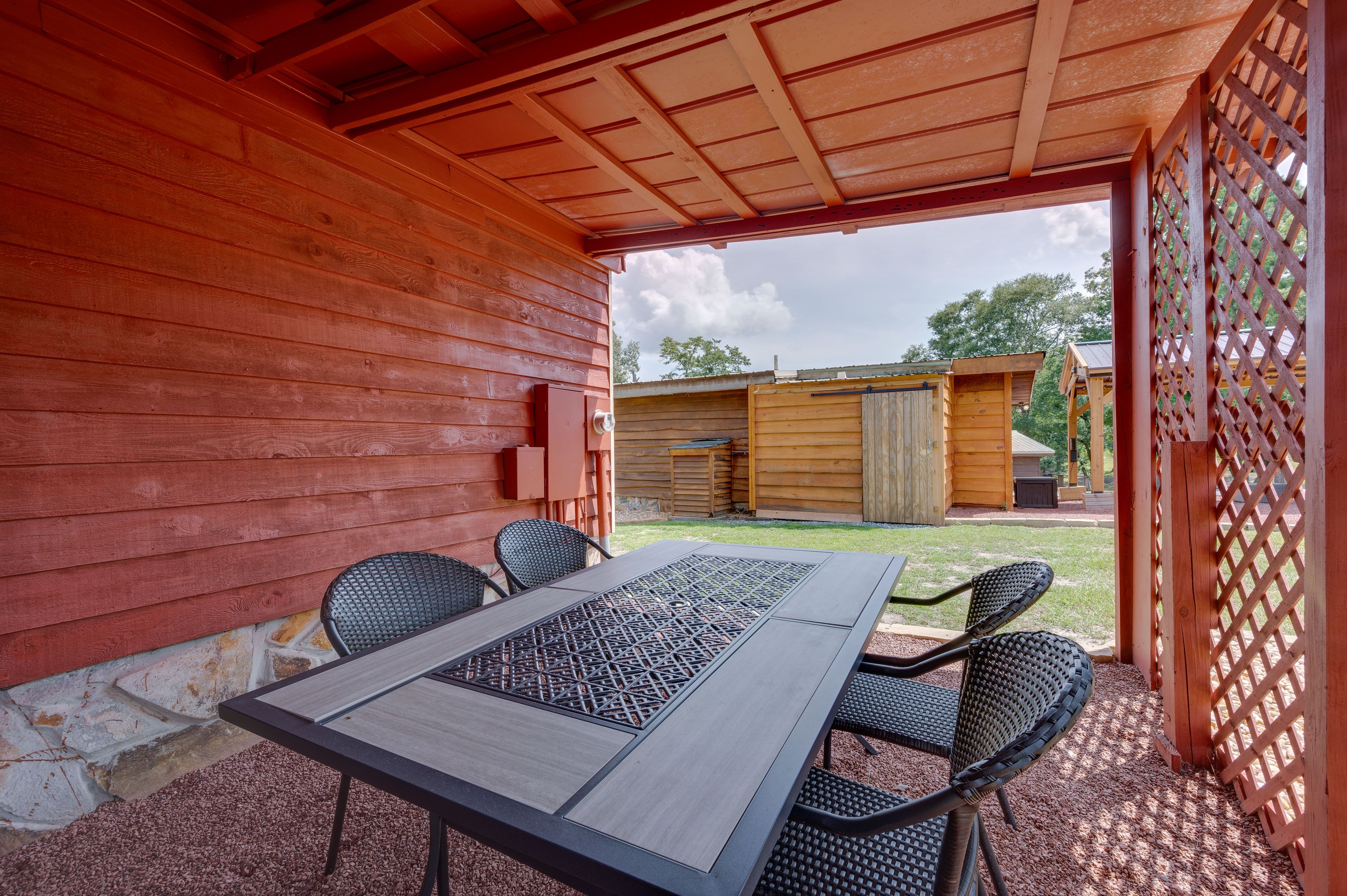 Covered Patio | Outdoor Dining Area