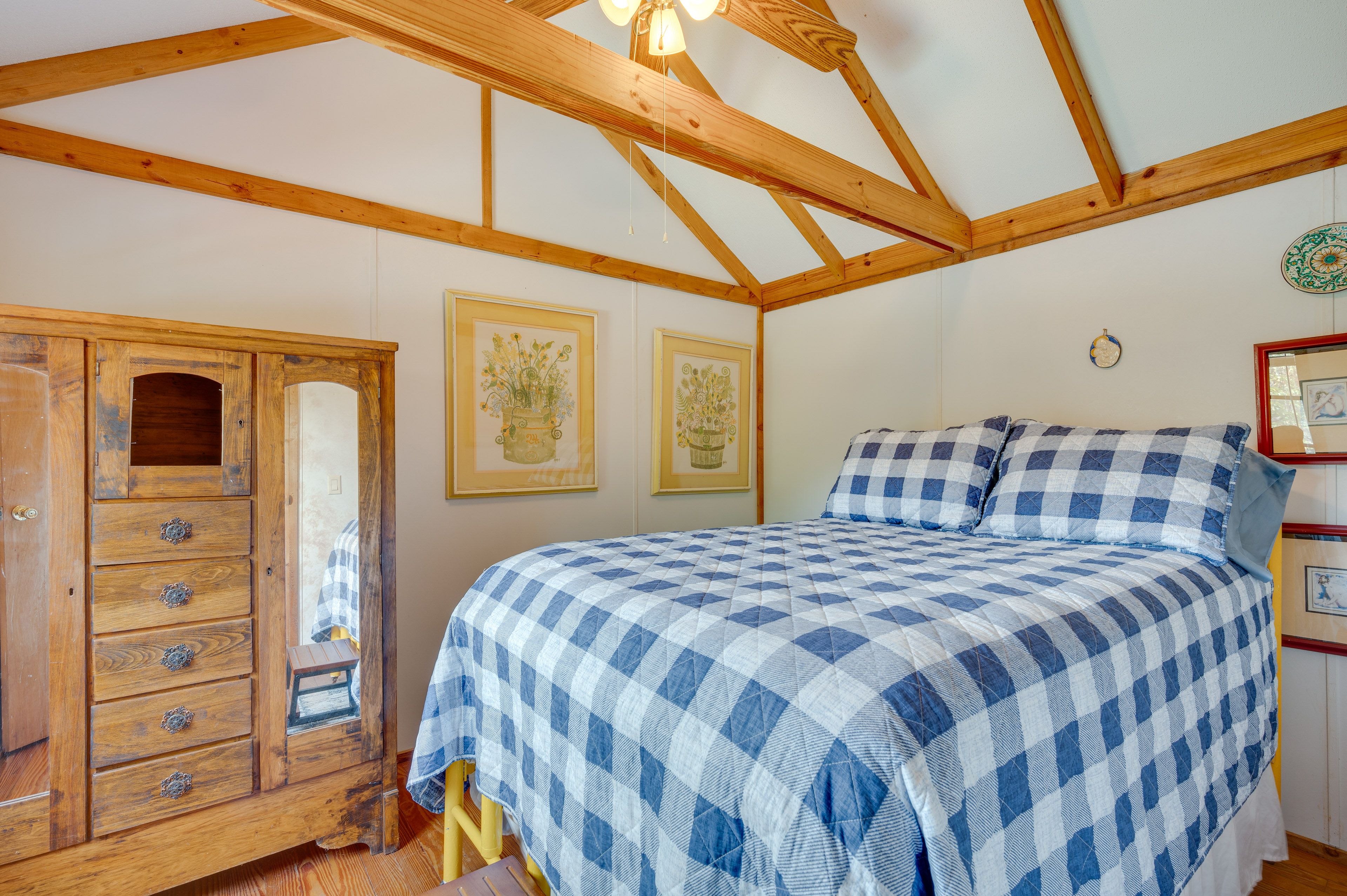 Bedroom | Full Bed