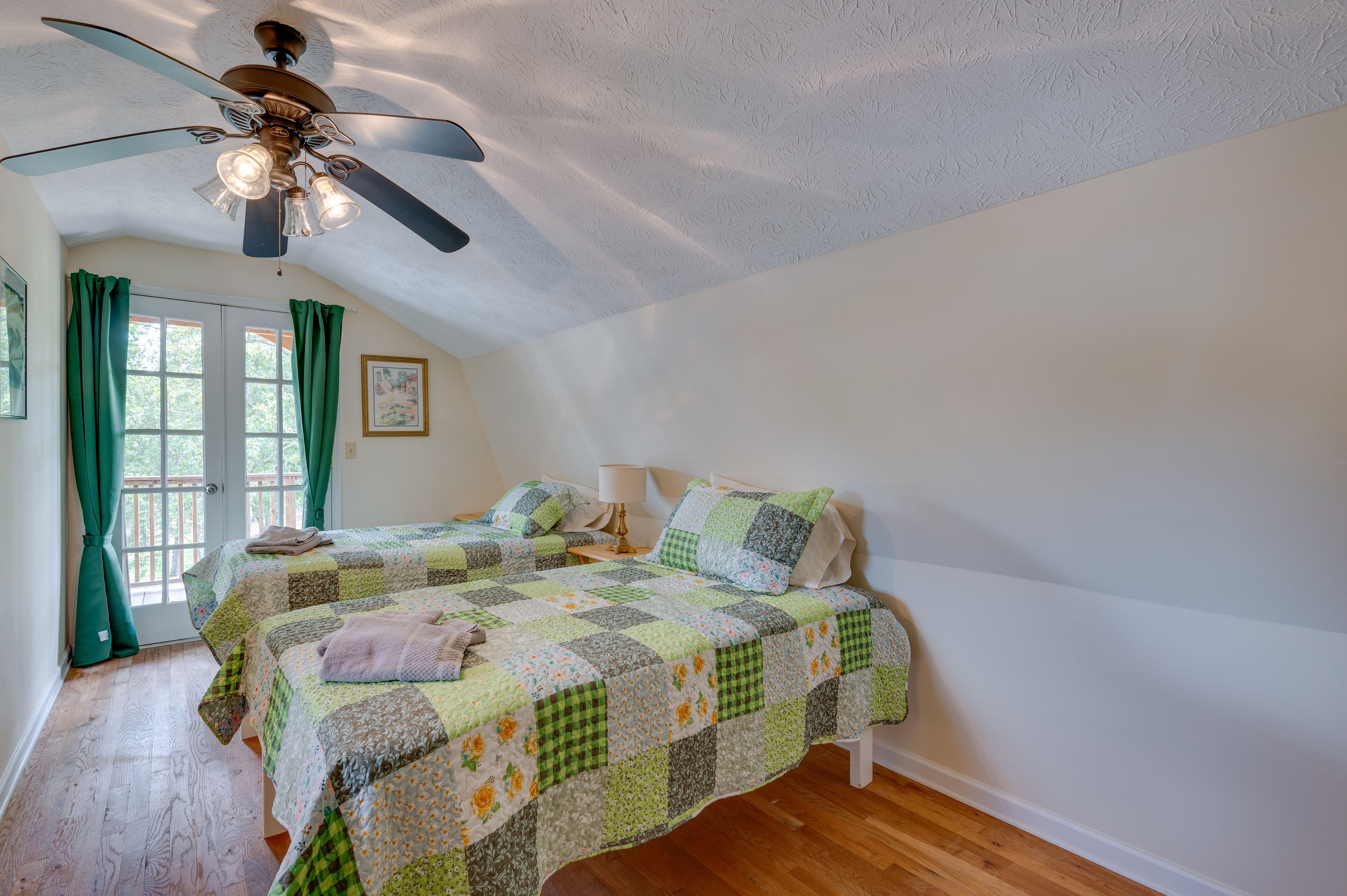Bedroom | 2 Twin Beds