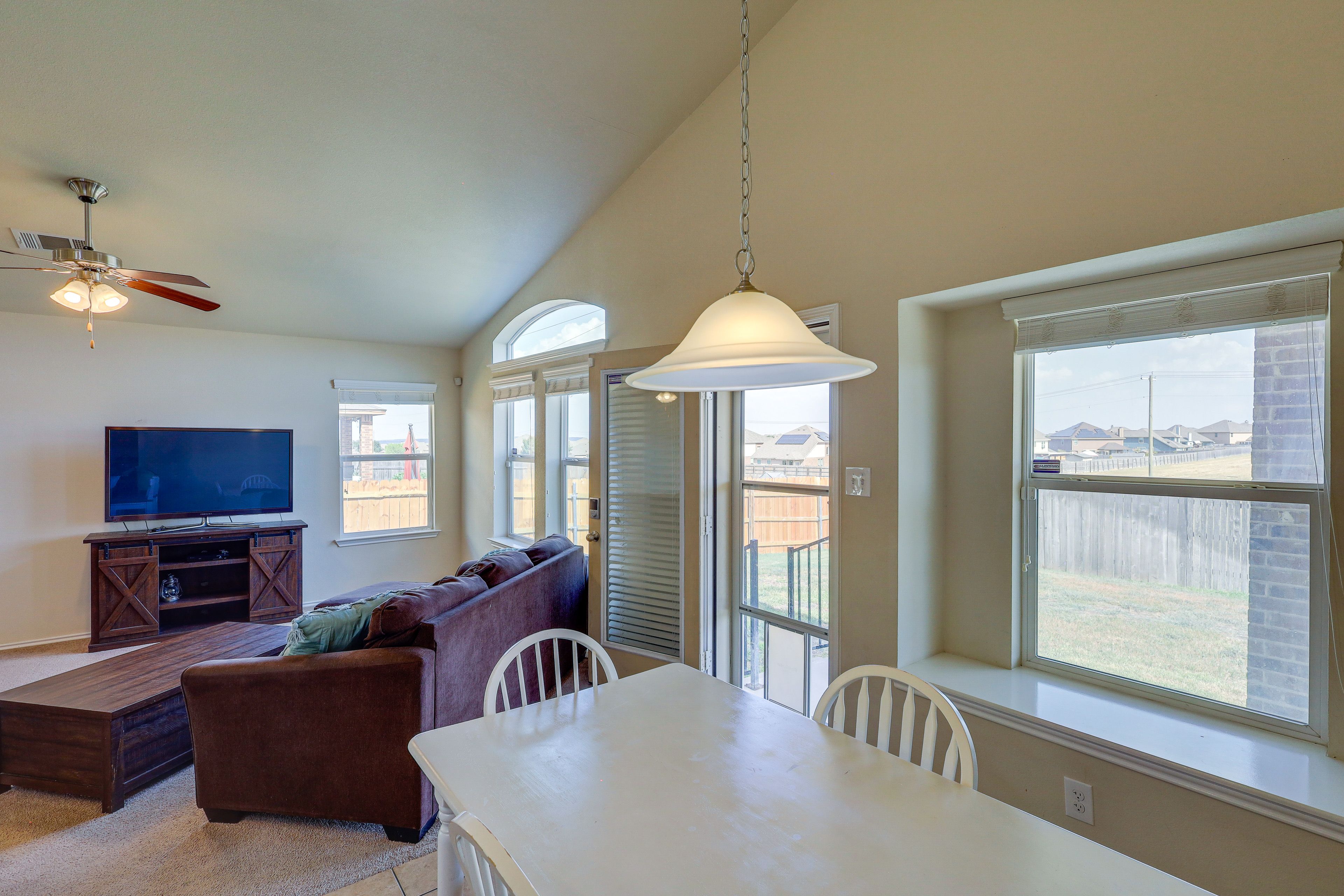 Dining Area | Dishware & Flatware Provided