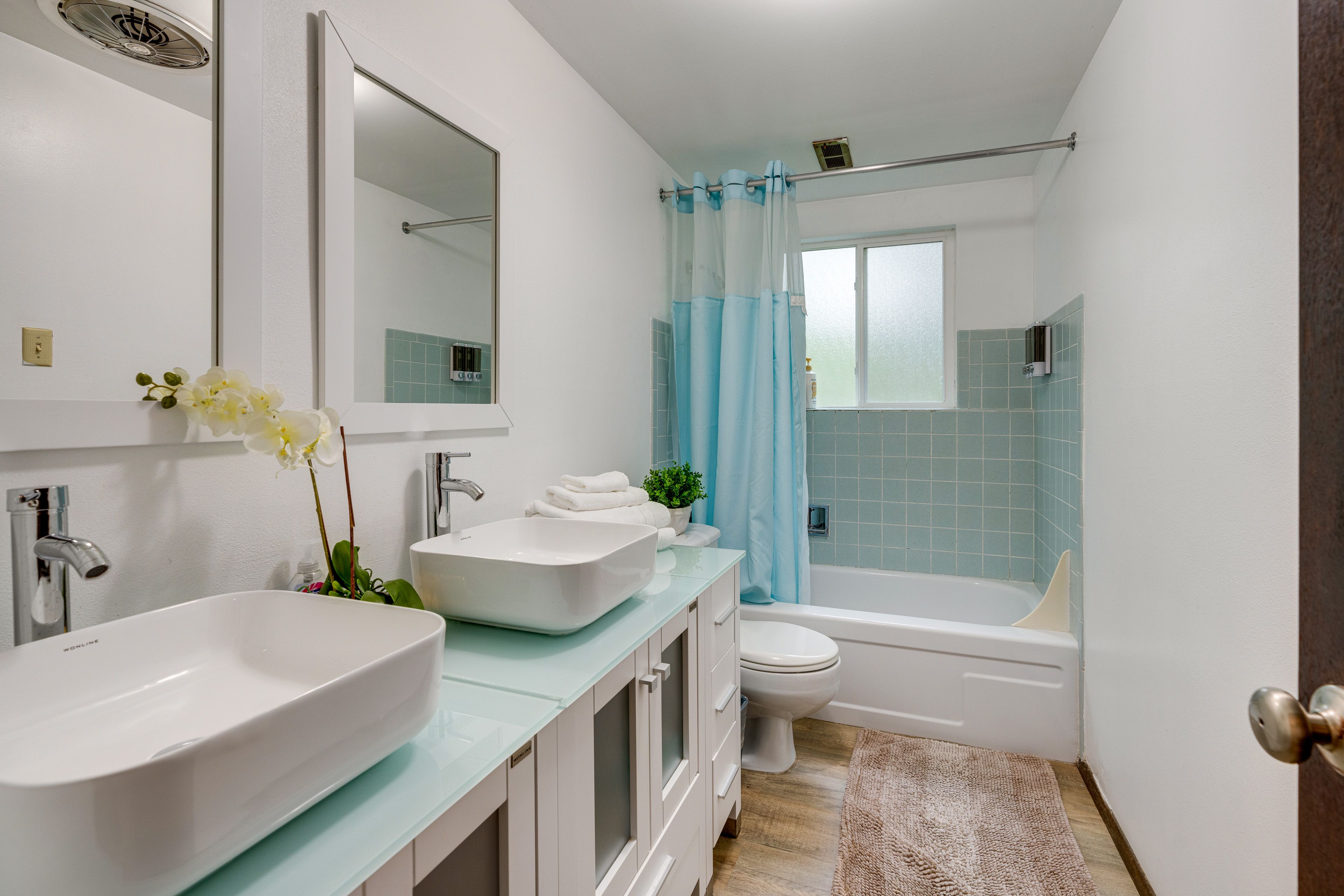 Full Bathroom