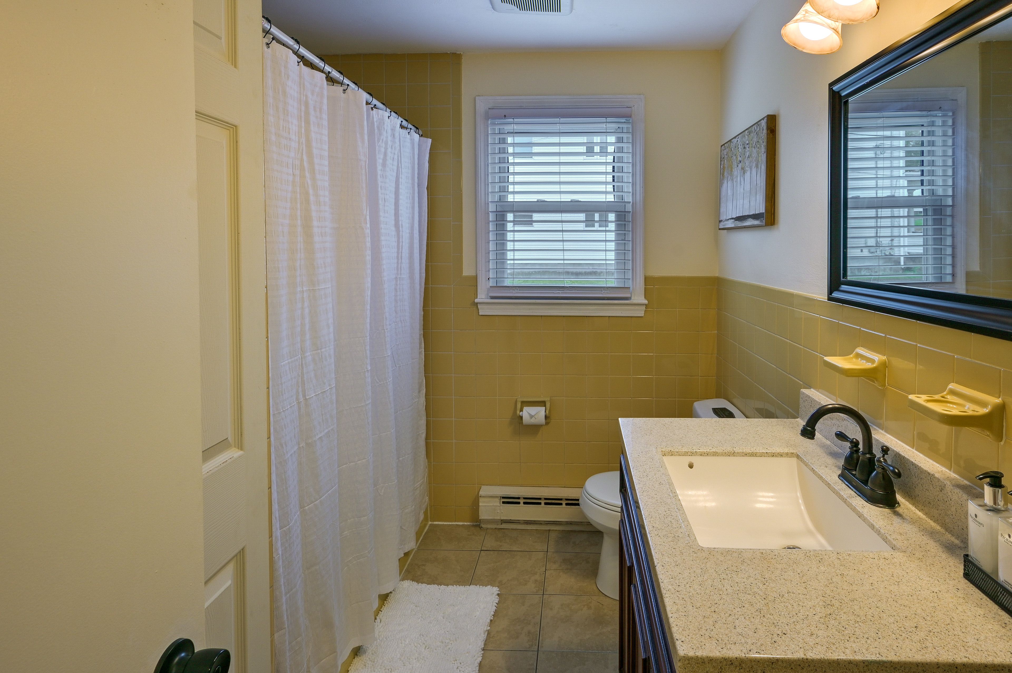 Full Bath | Complimentary Toiletries | Towels Provided