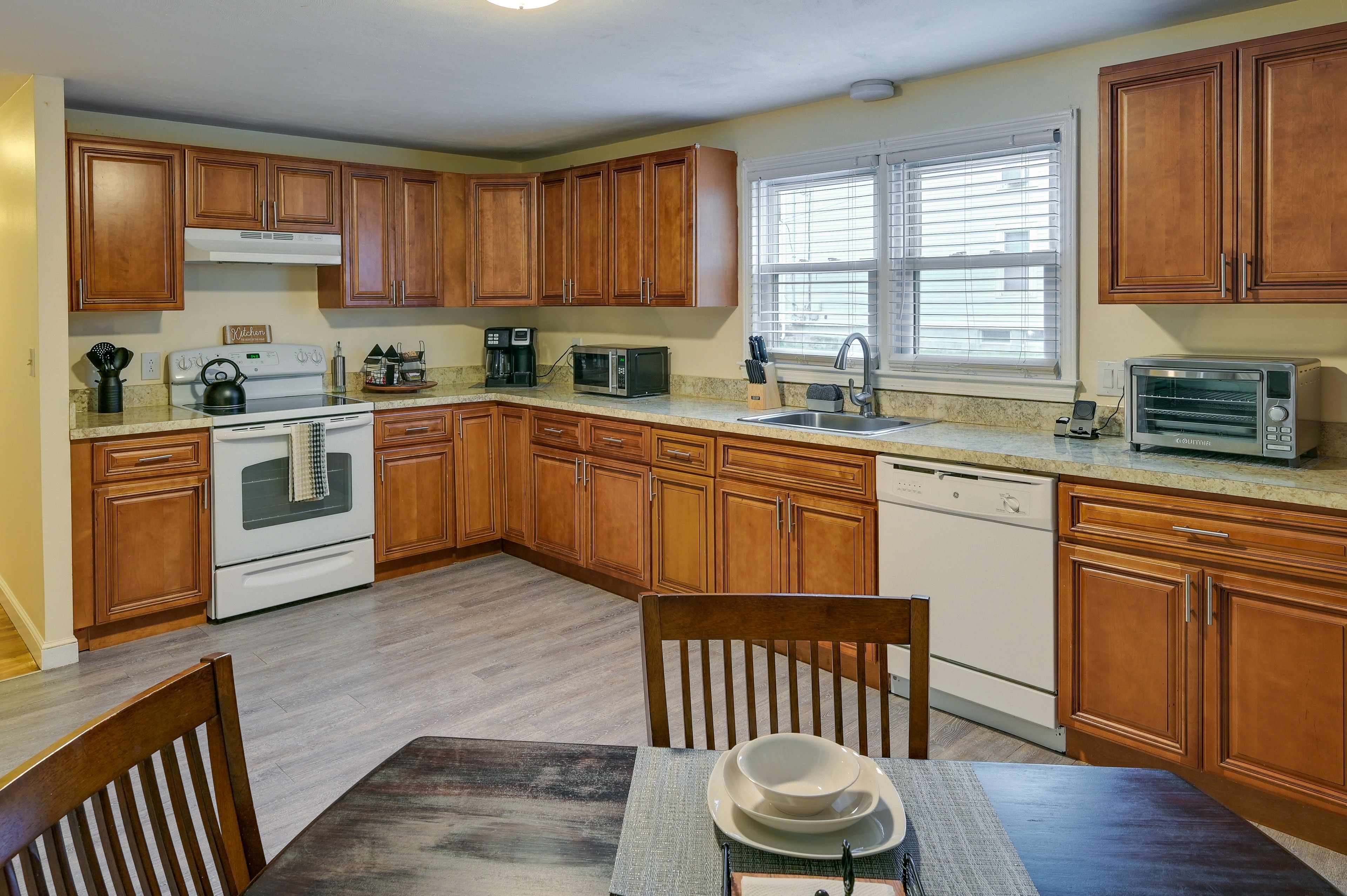 Kitchen | Cooking Basics | Coffee Maker | Trash Bags & Paper Towels Provided