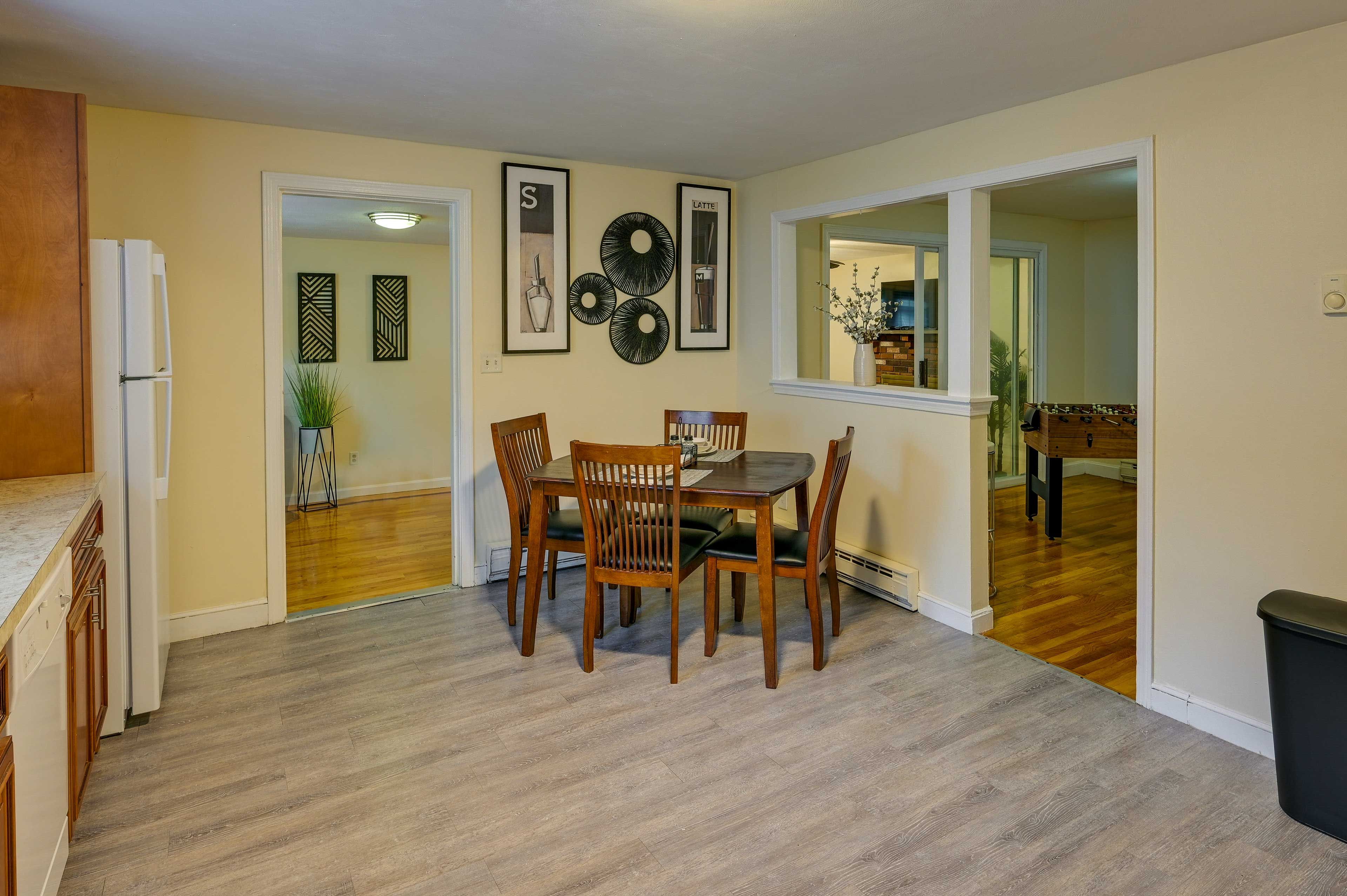 Dining Area | Dishware & Flatware Provided