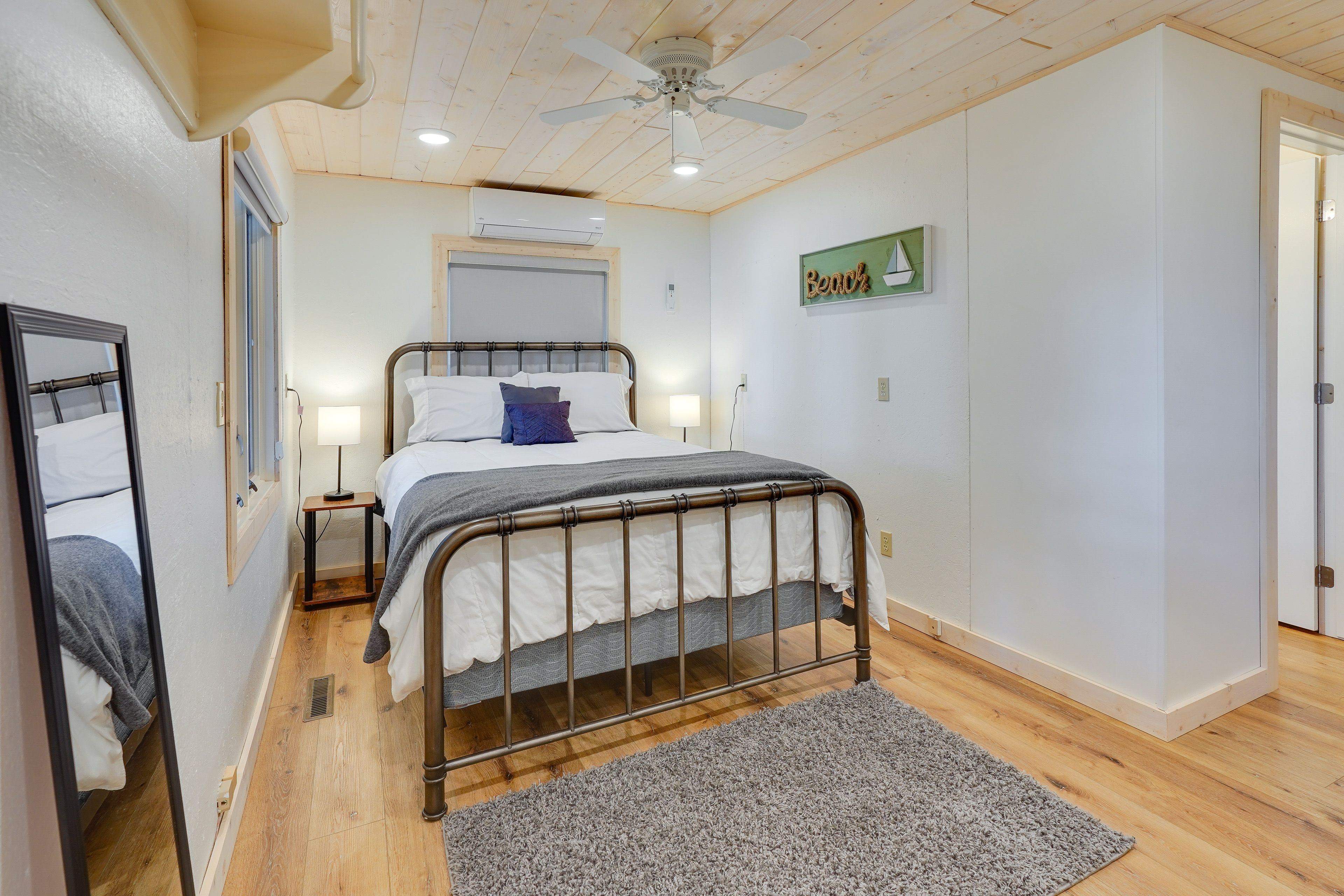 Bedroom 2 | Queen Bed | Washer/Dryer