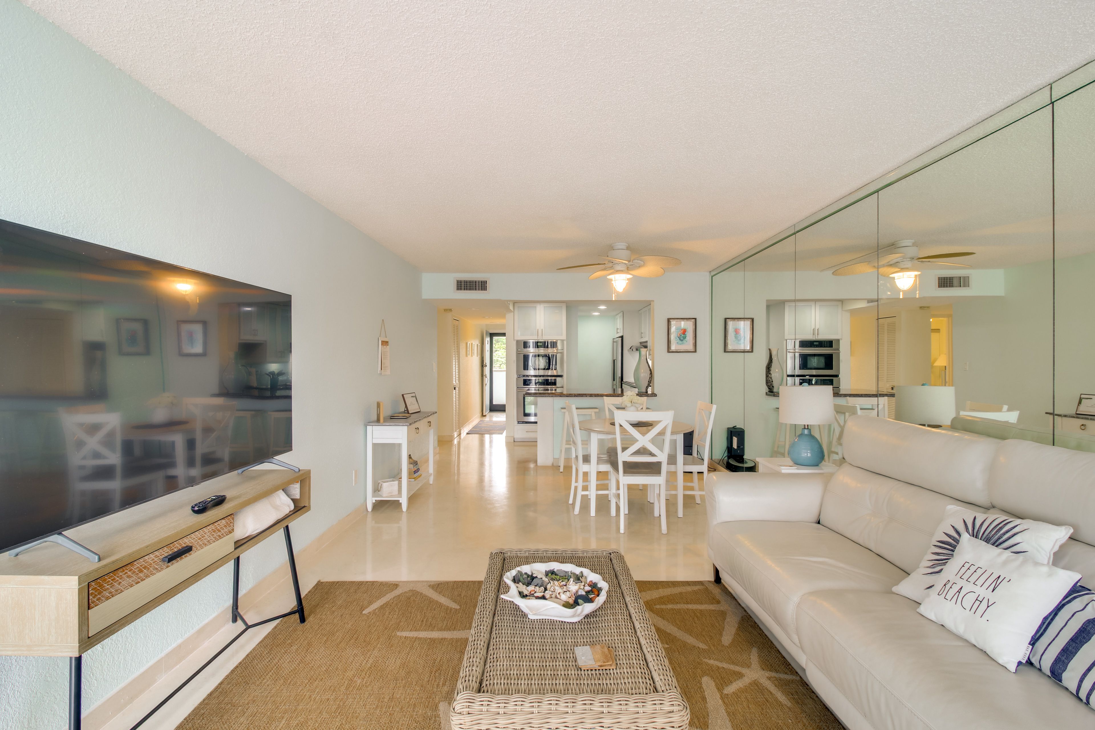 Living Room | Smart TV