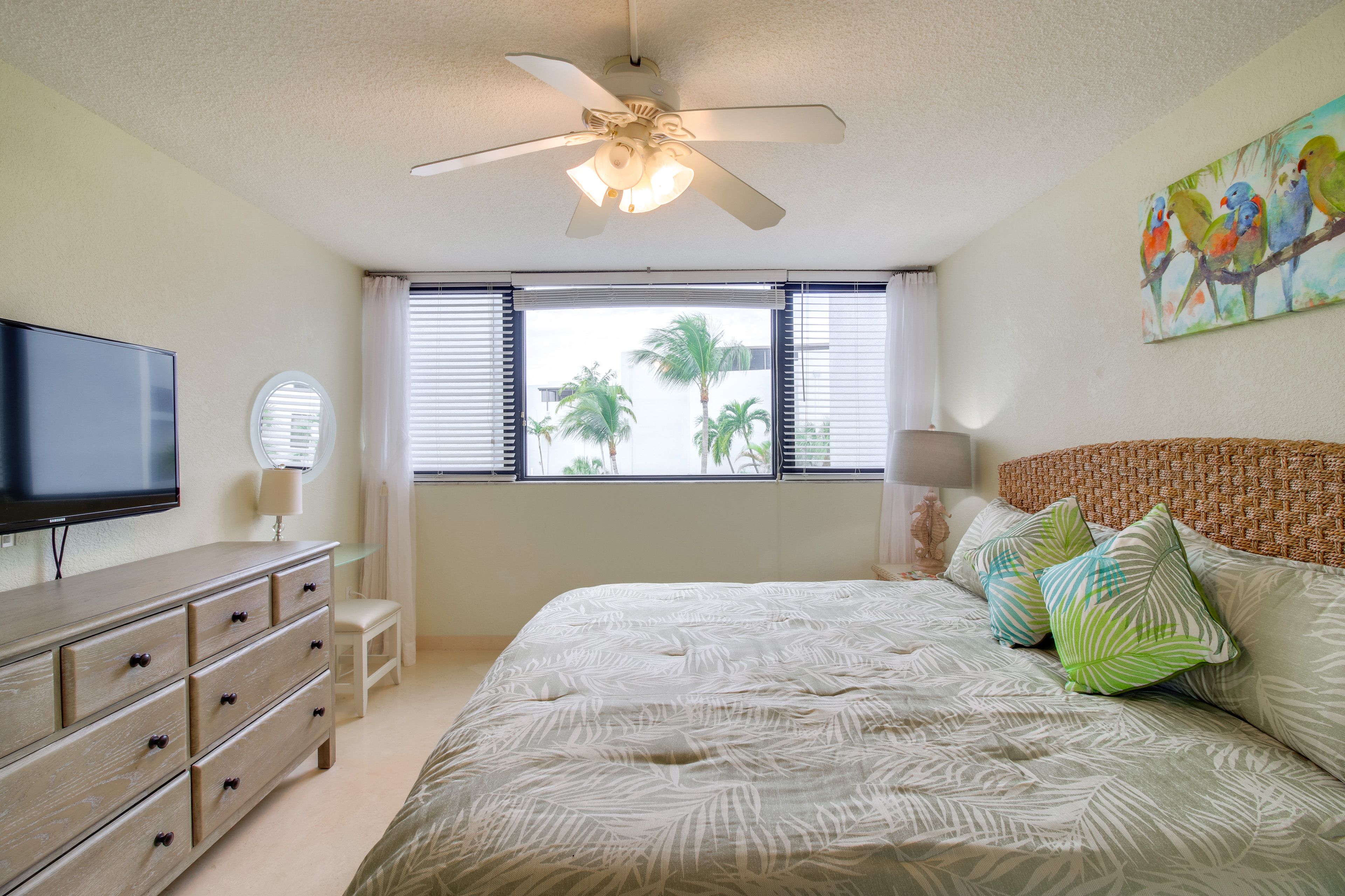 Bedroom 1 | King Bed