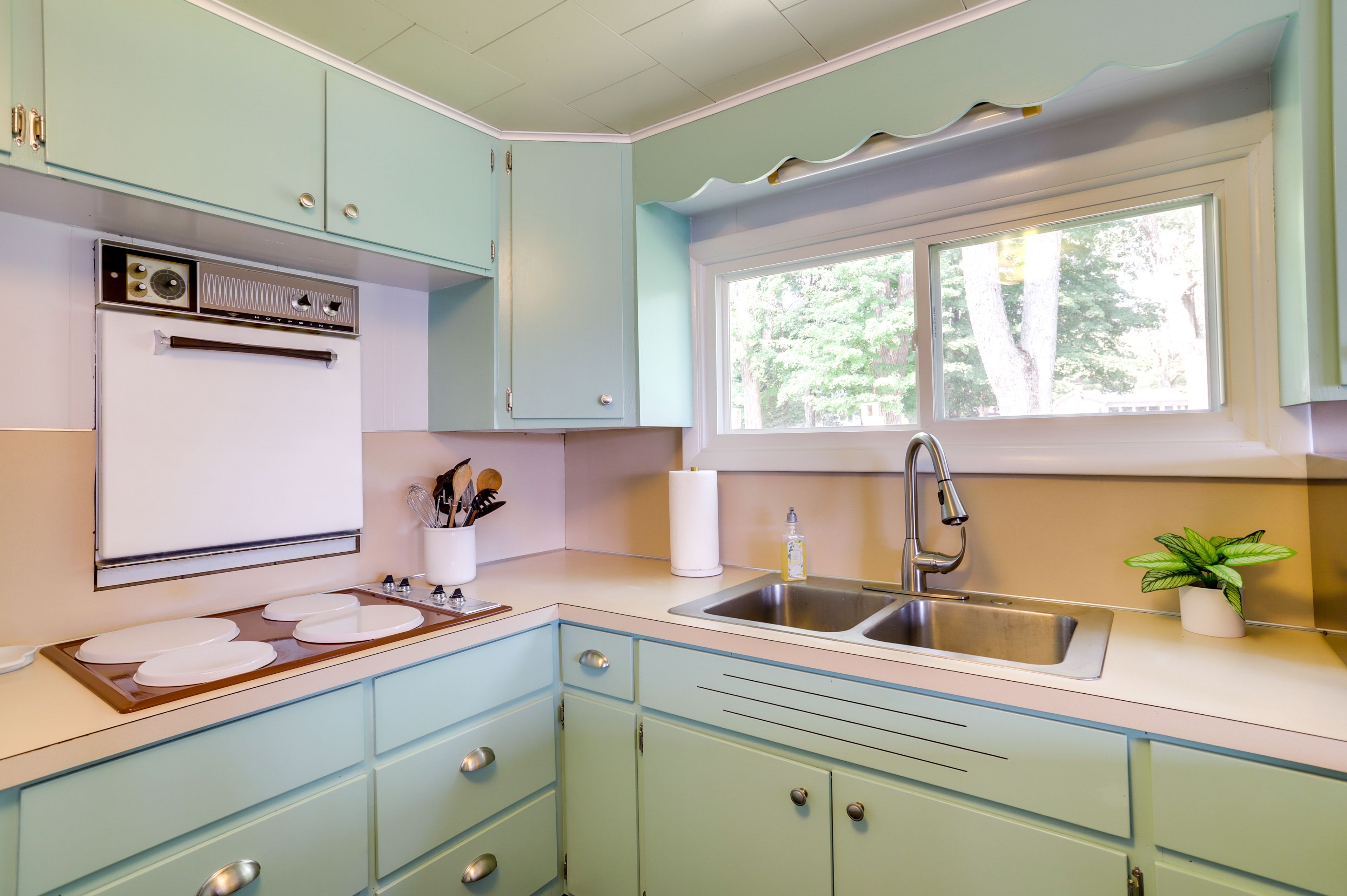 Kitchen | Coffee Maker | Cooking Basics | Dishware & Flatware