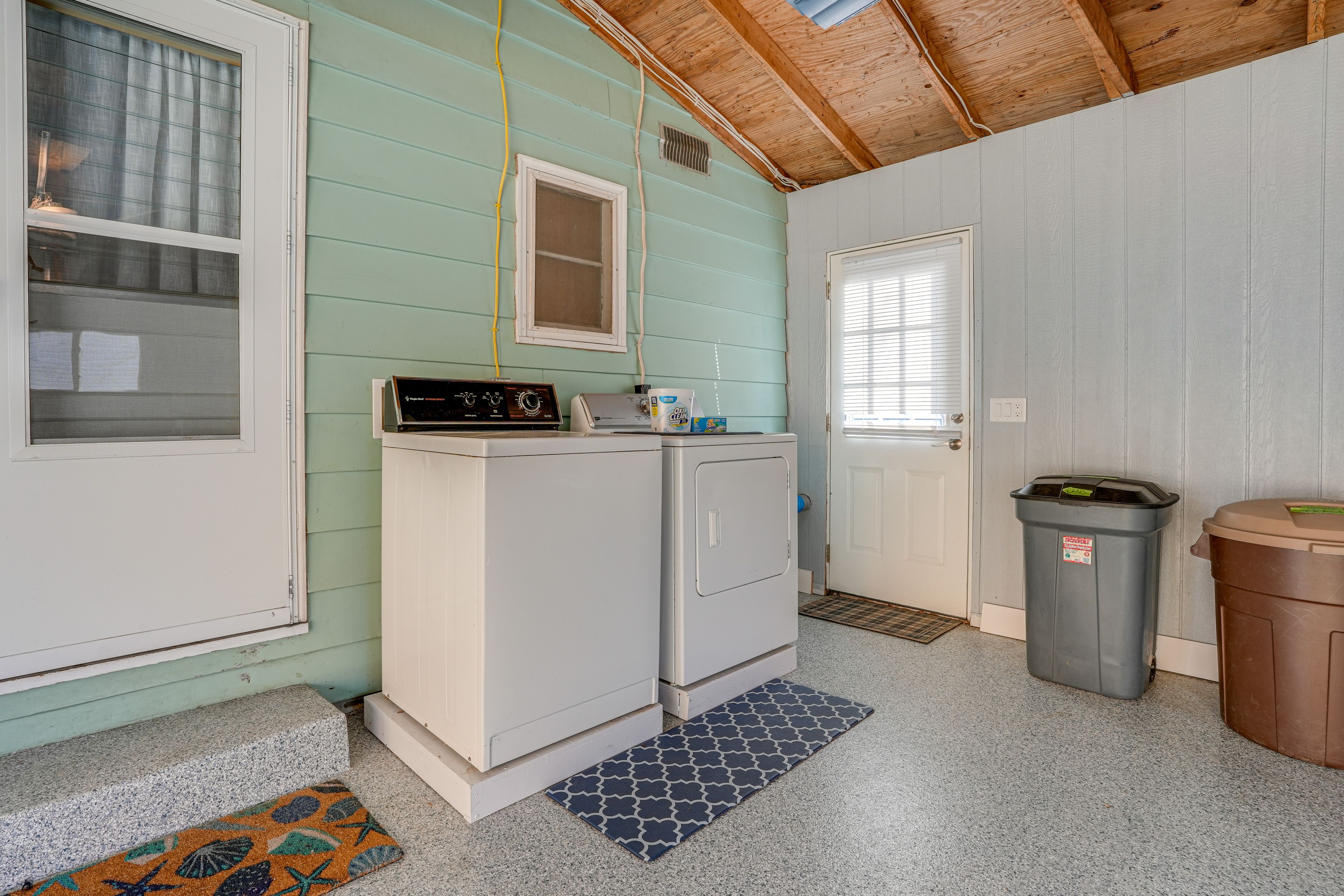 Garage | Fridge | Gas Grill | Washer/Dryer