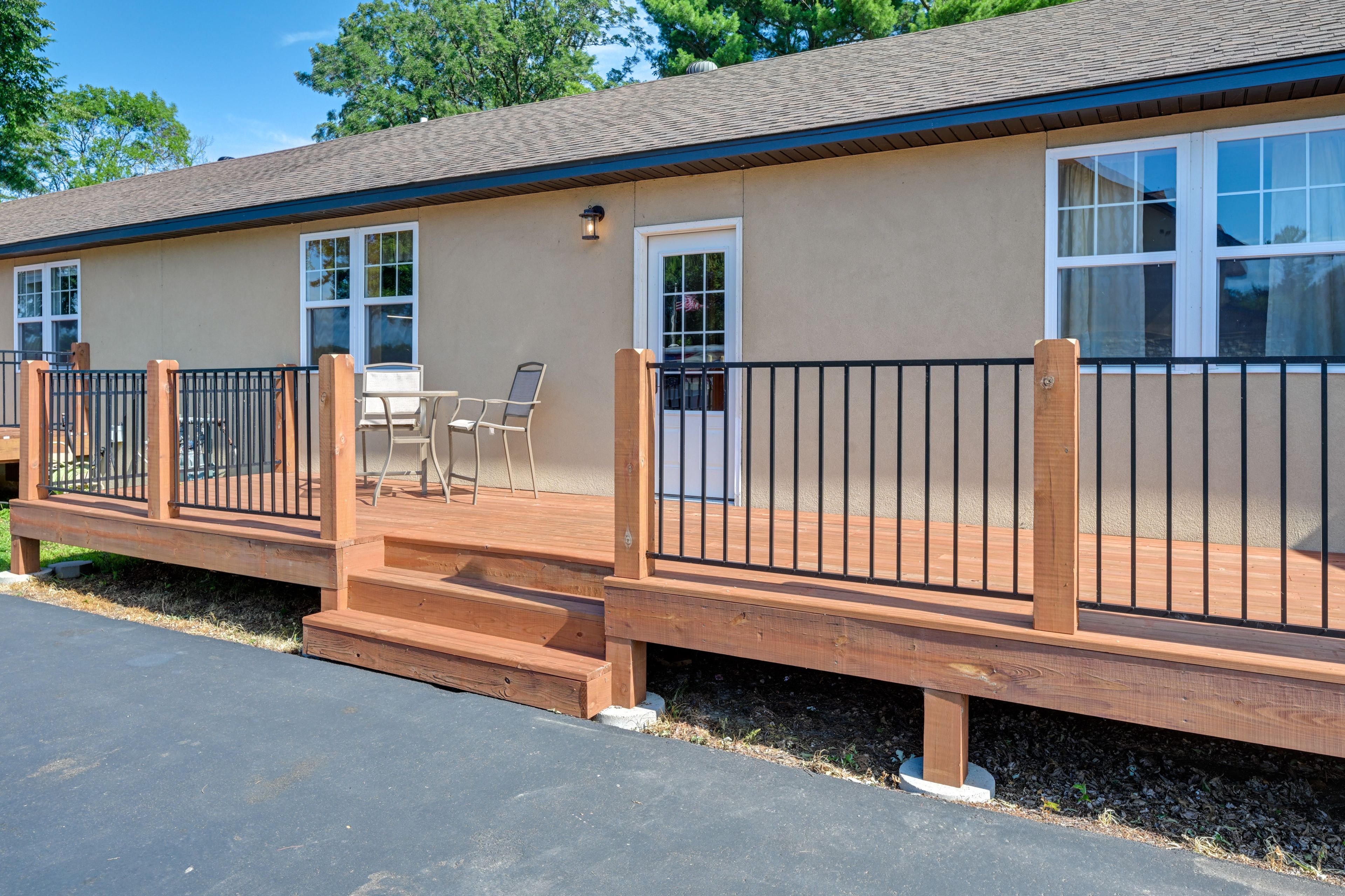 Deck | Dining Area