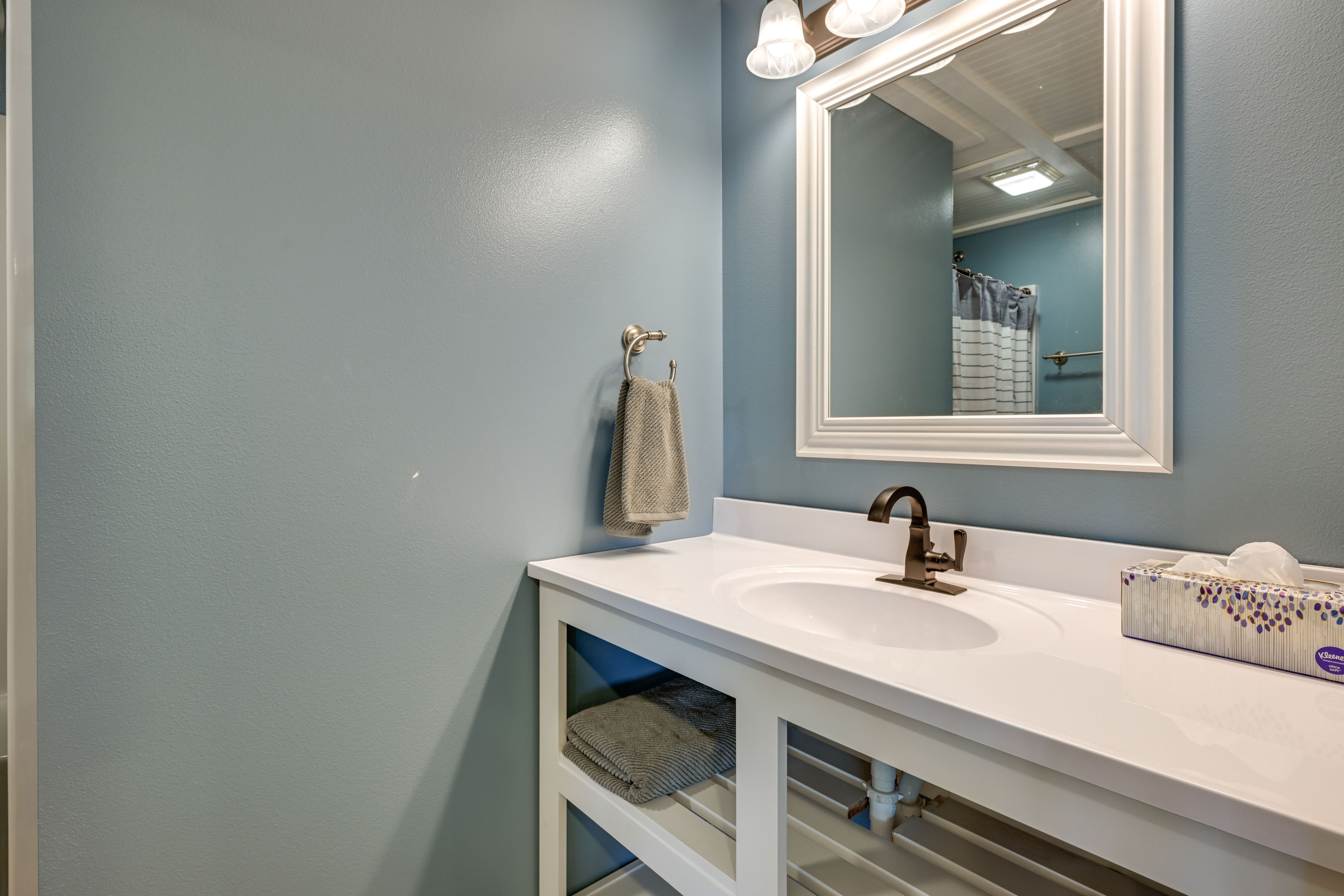Full Bathroom | Towels Provided