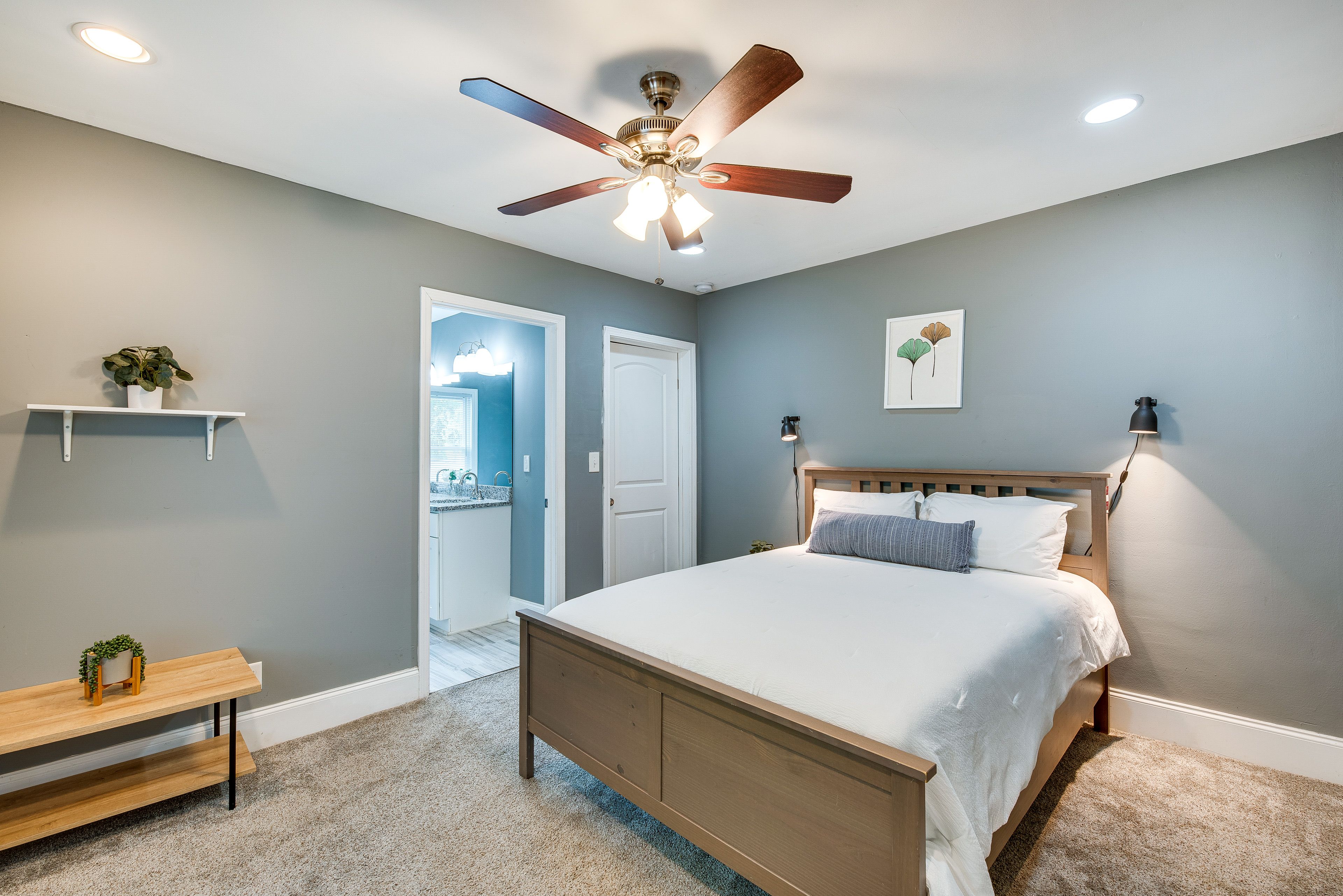 Bedroom 1 | Queen Bed | En-Suite Bathroom