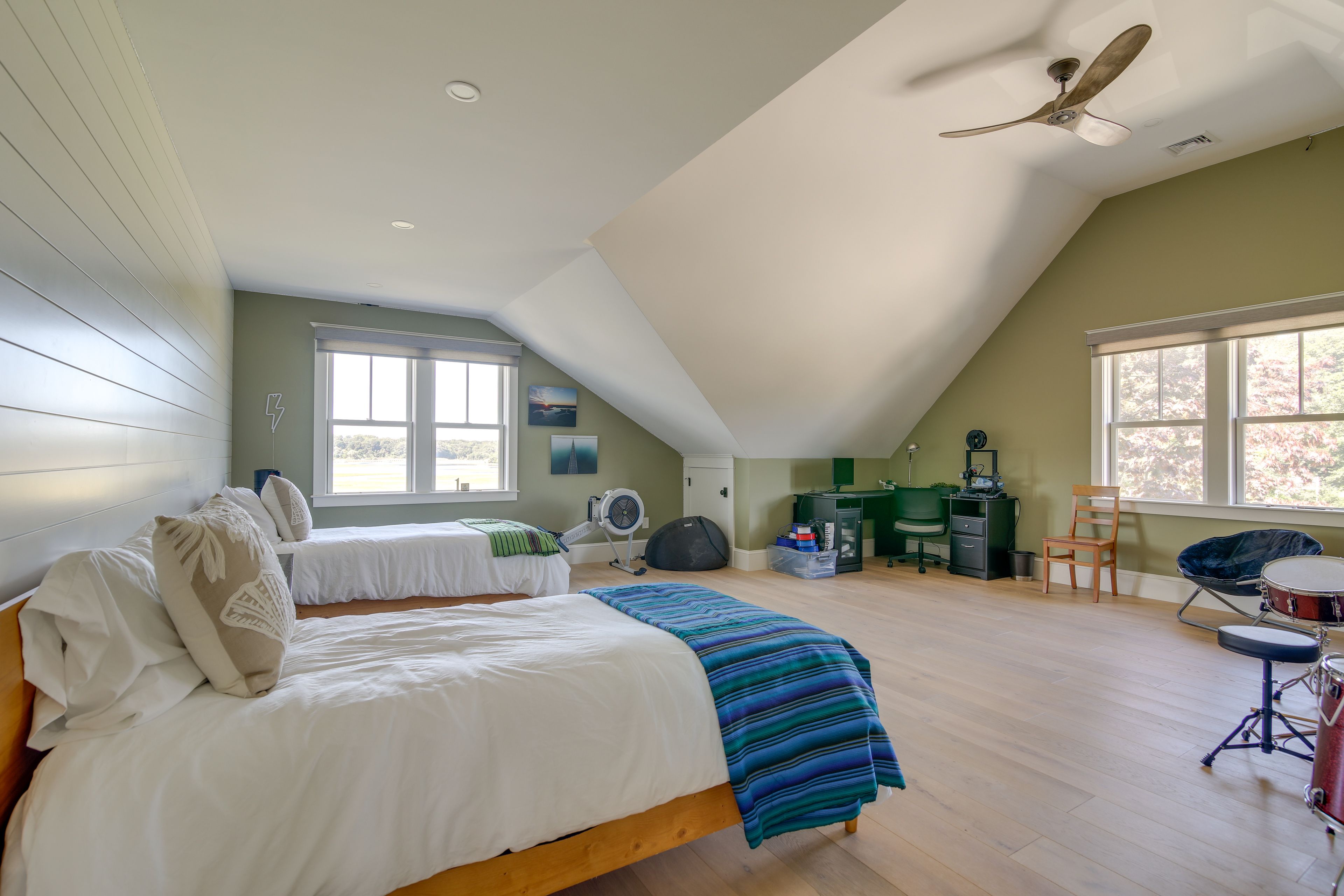 Bedroom 4 | 2 Twin Beds | Desk Workspace