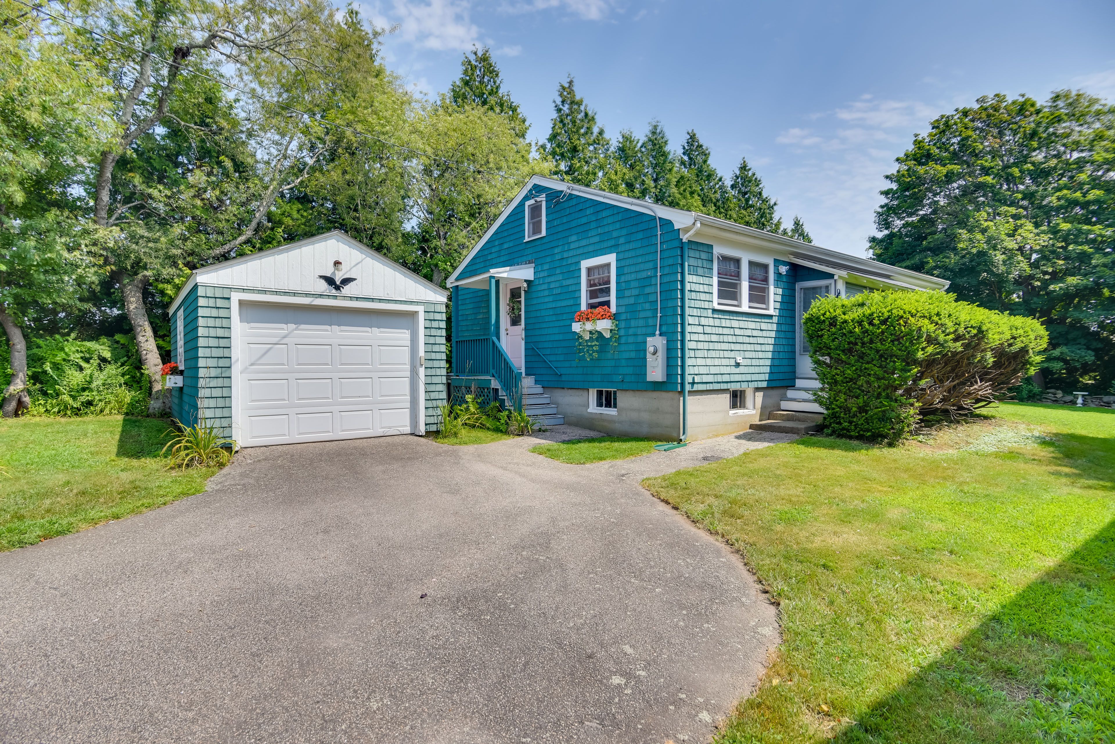 Middletown Vacation Rental | 2BR | 1BA | Steps Required | 1,000 Sq Ft