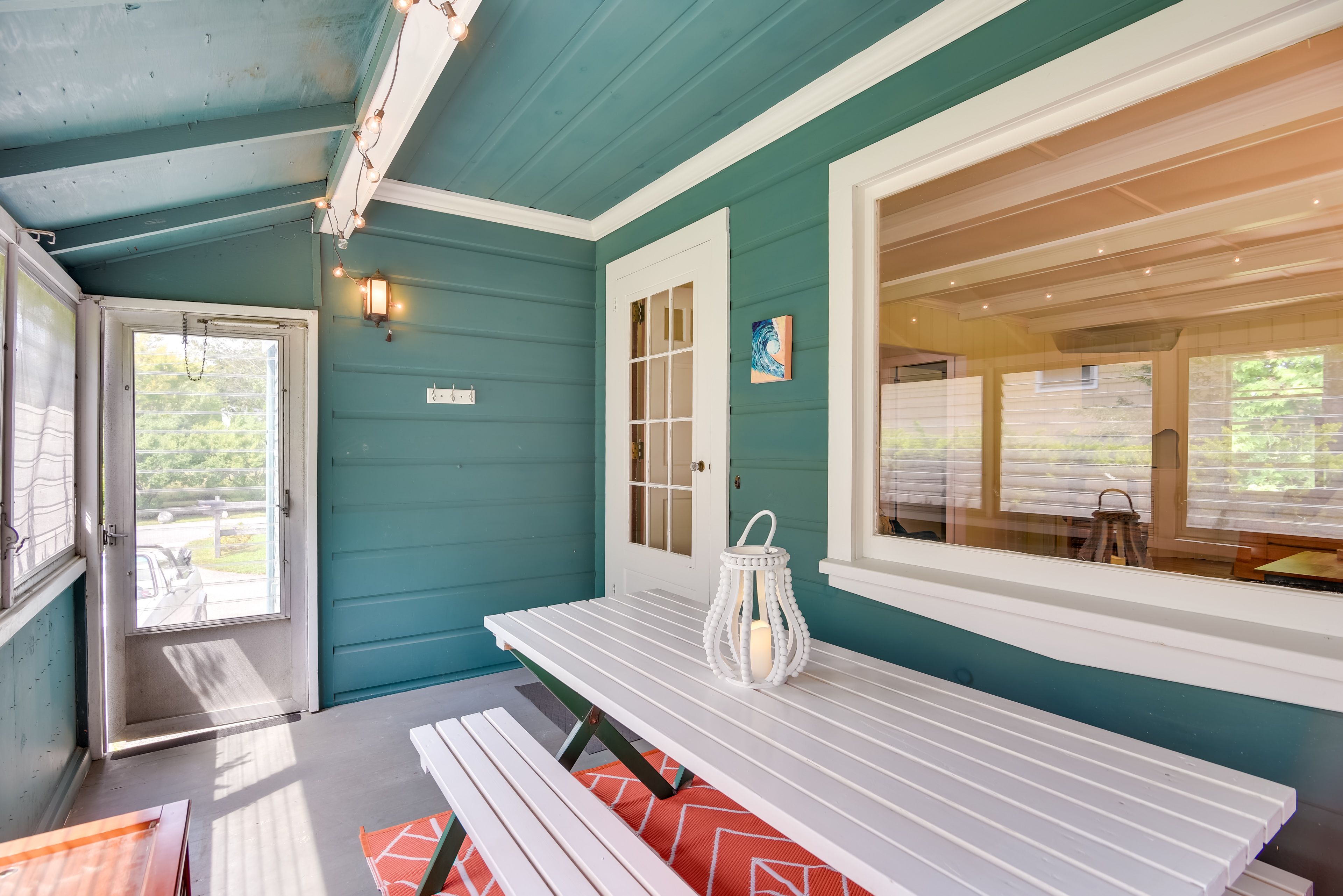 Screened Porch | Dining Area