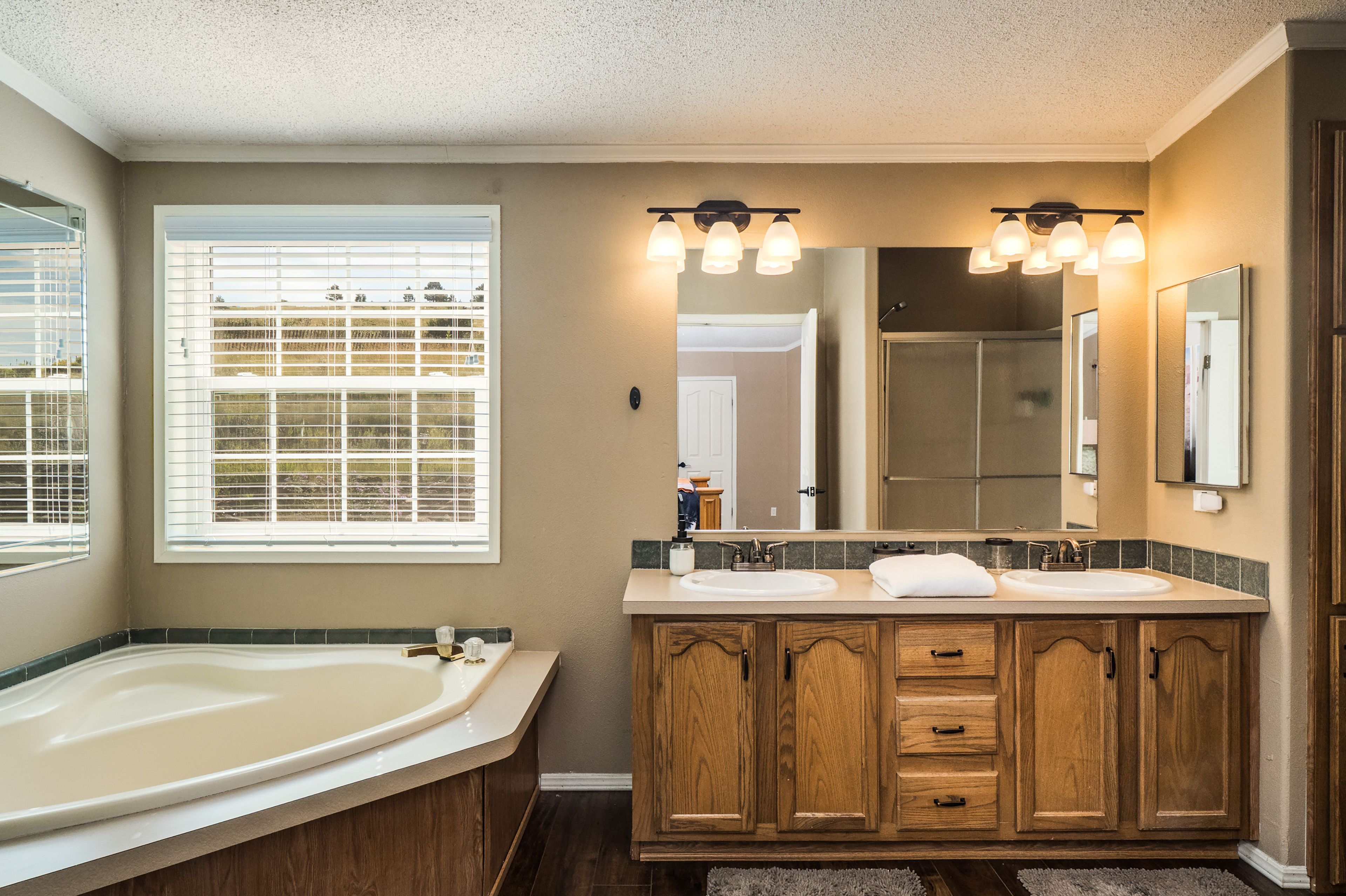 En-Suite Bathroom | Towels Provided