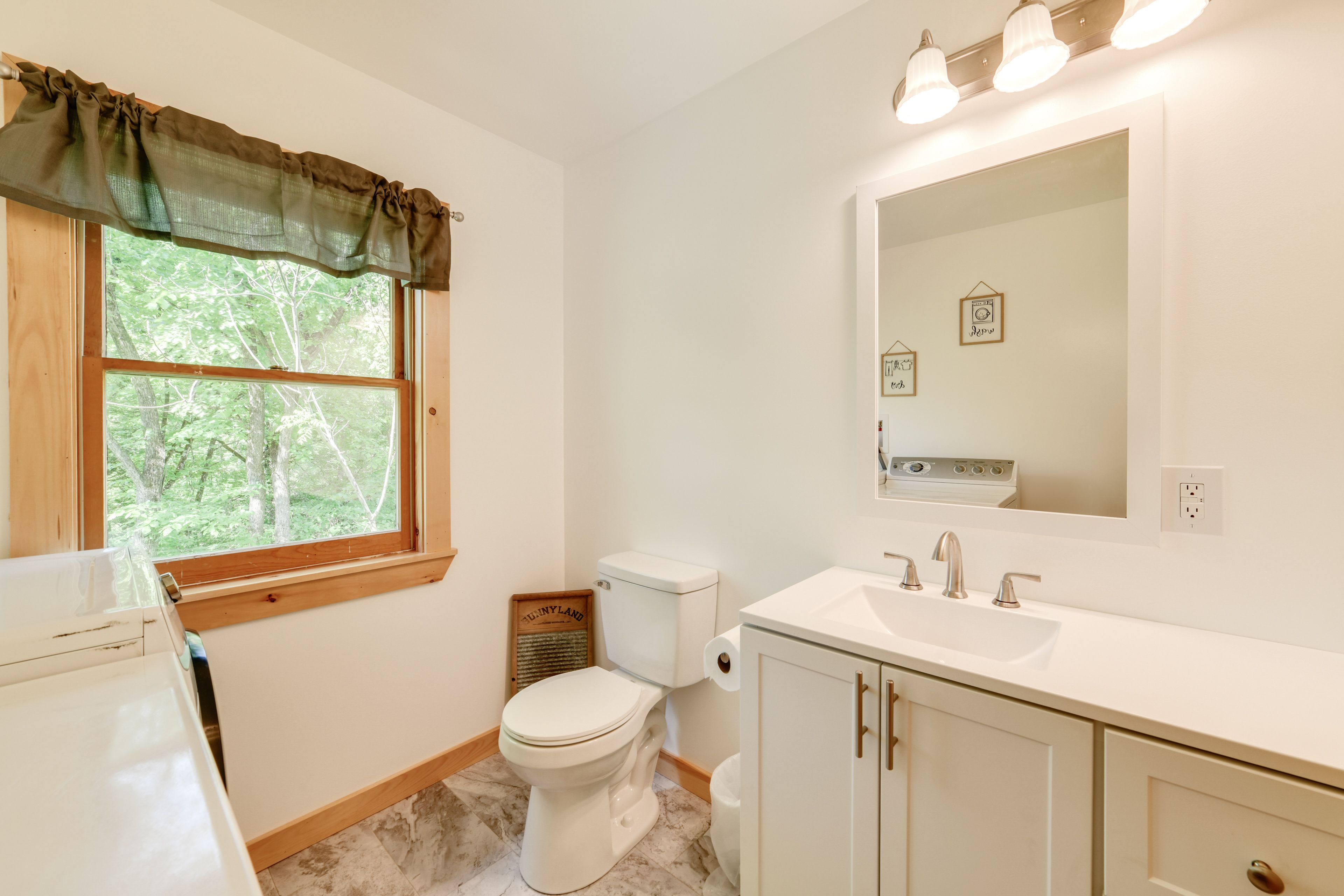 Half Bathroom | 1st Floor