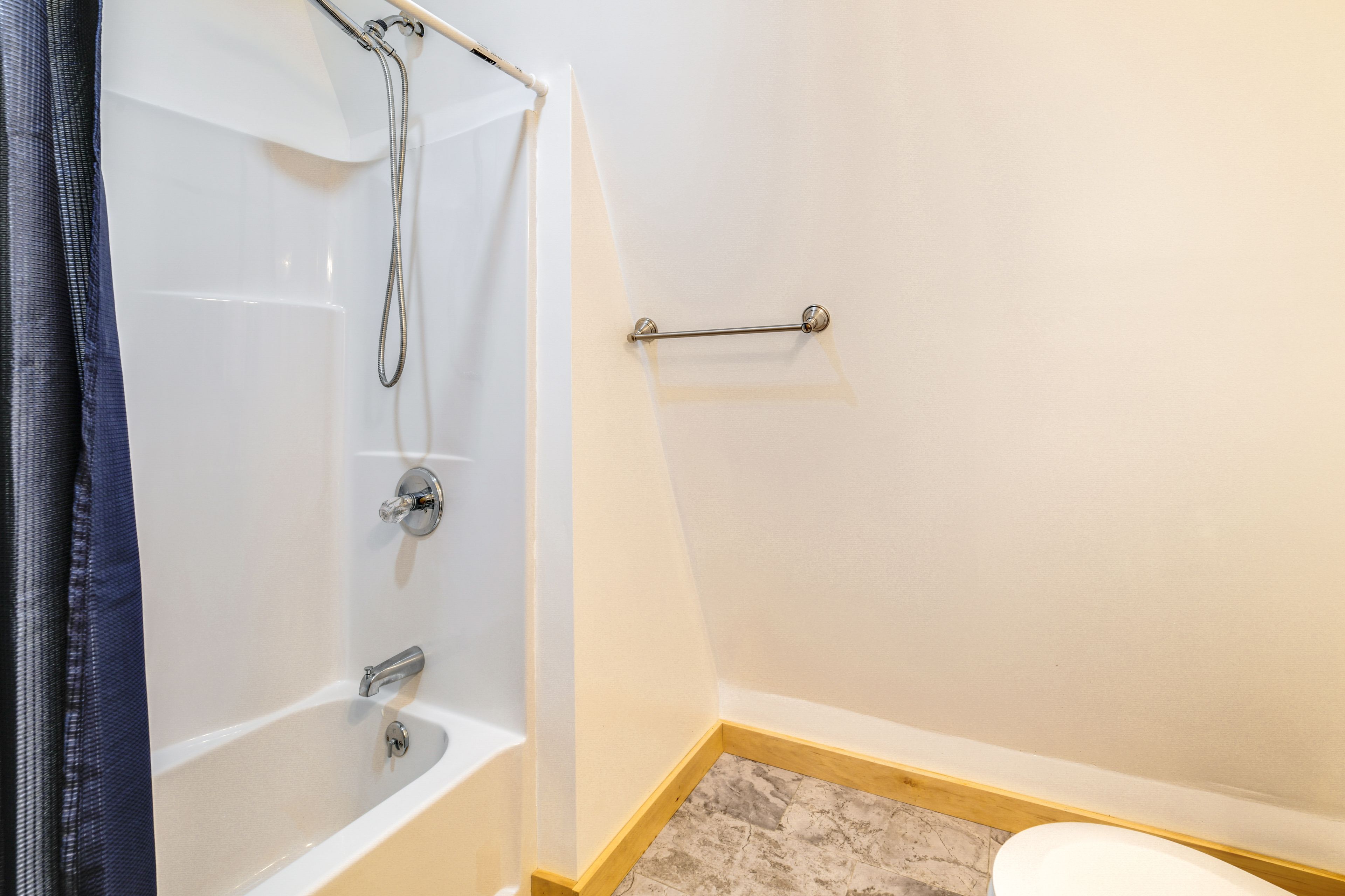 En-Suite Bathroom | 2nd Floor | Towels Provided