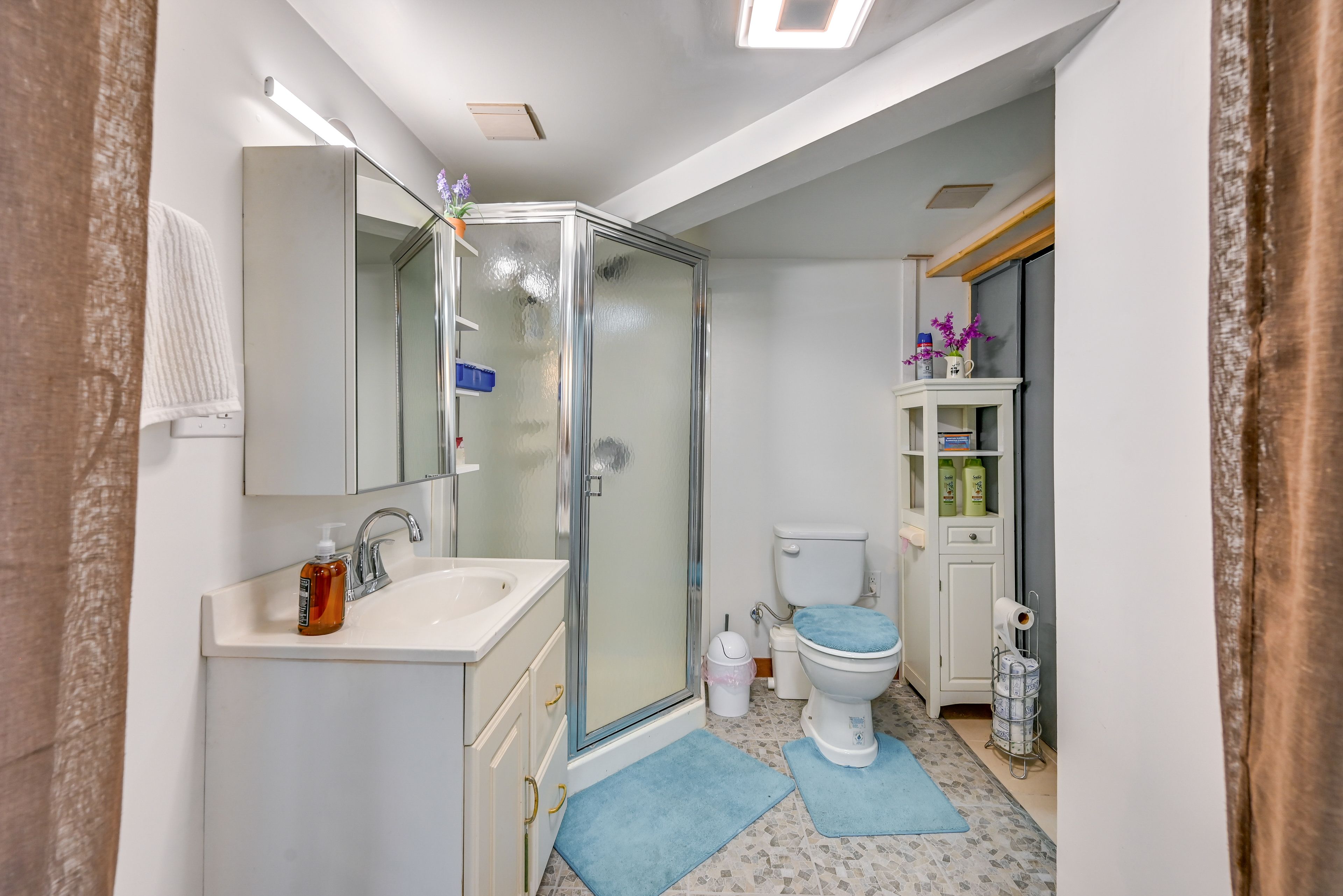 Full Bathroom | Complimentary Toiletries | Washer & Dryer