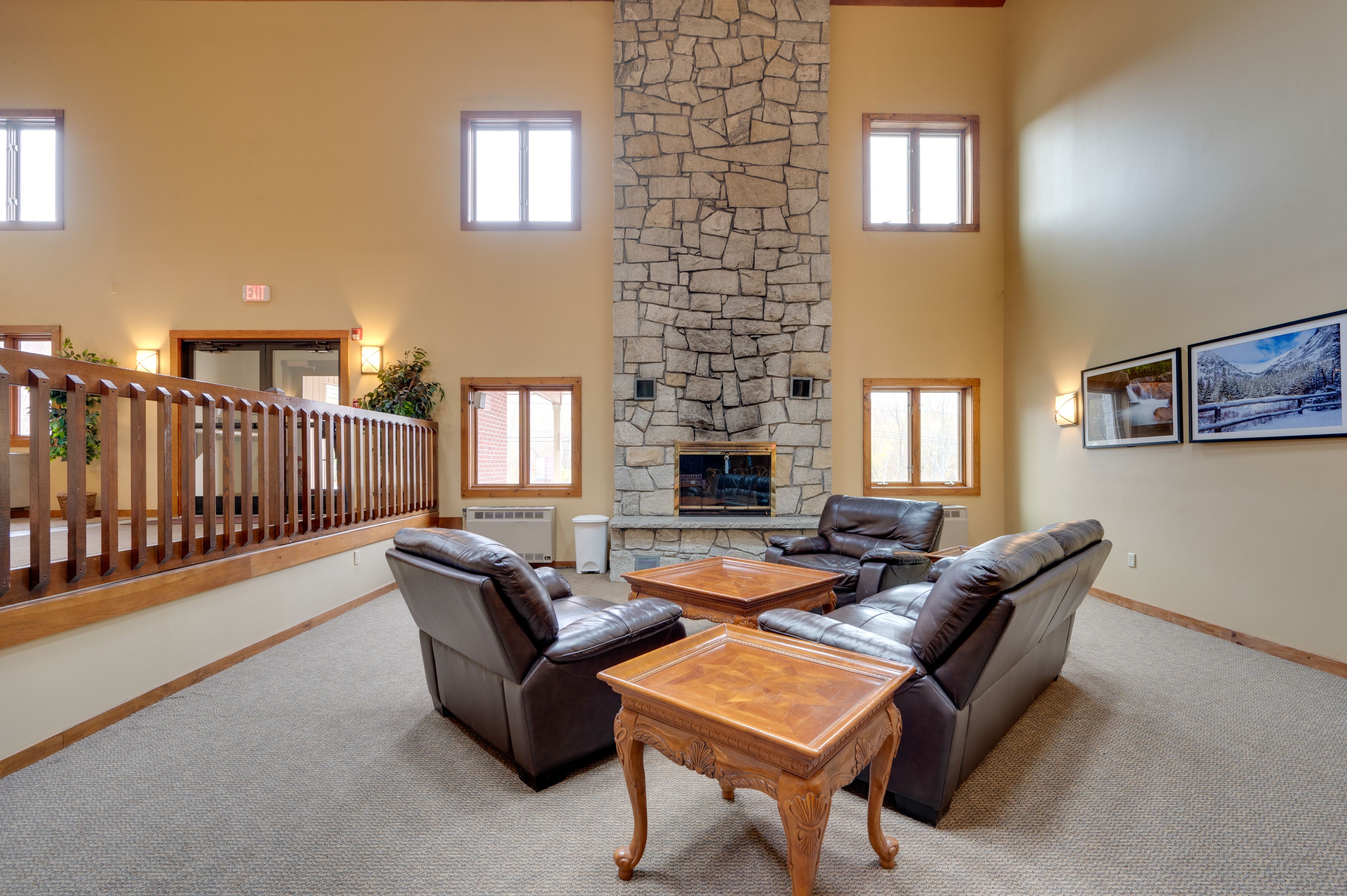 Community Amenities | Lobby + Lounge Areas