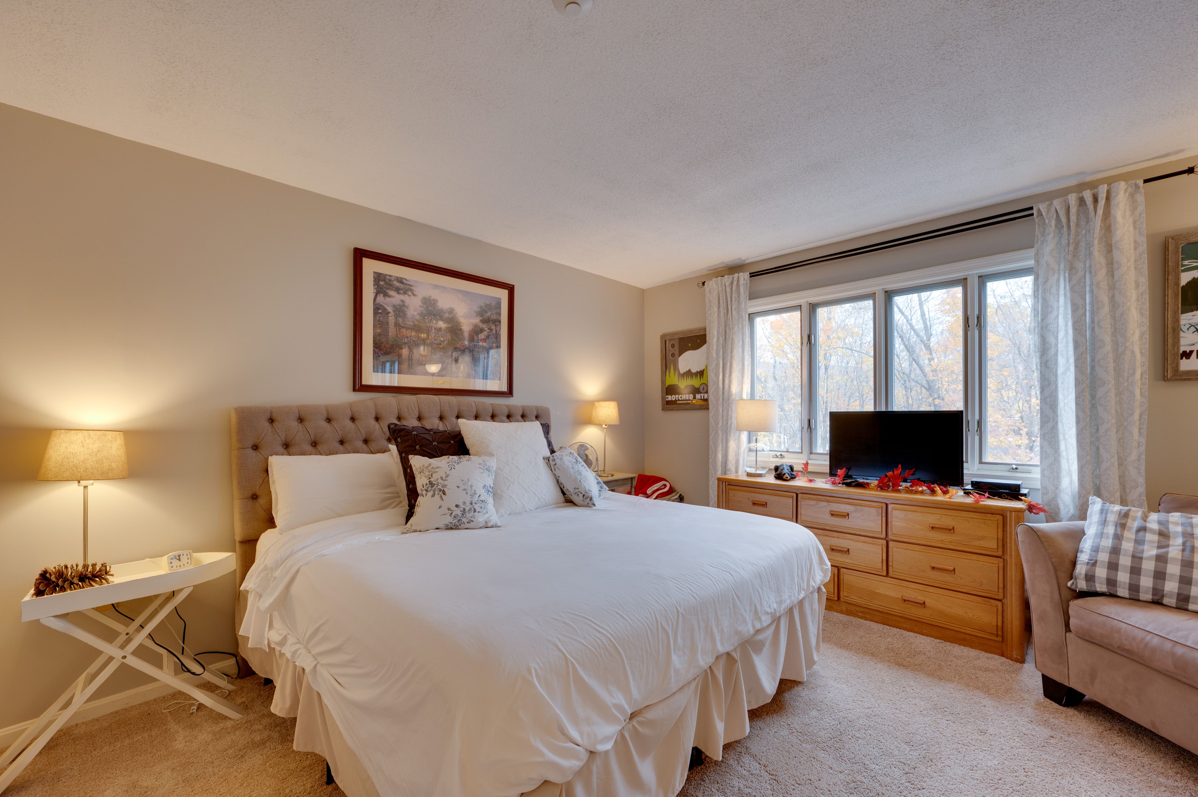 Bedroom 1 | King Bed | Linens & Towels Provided | 1st Level