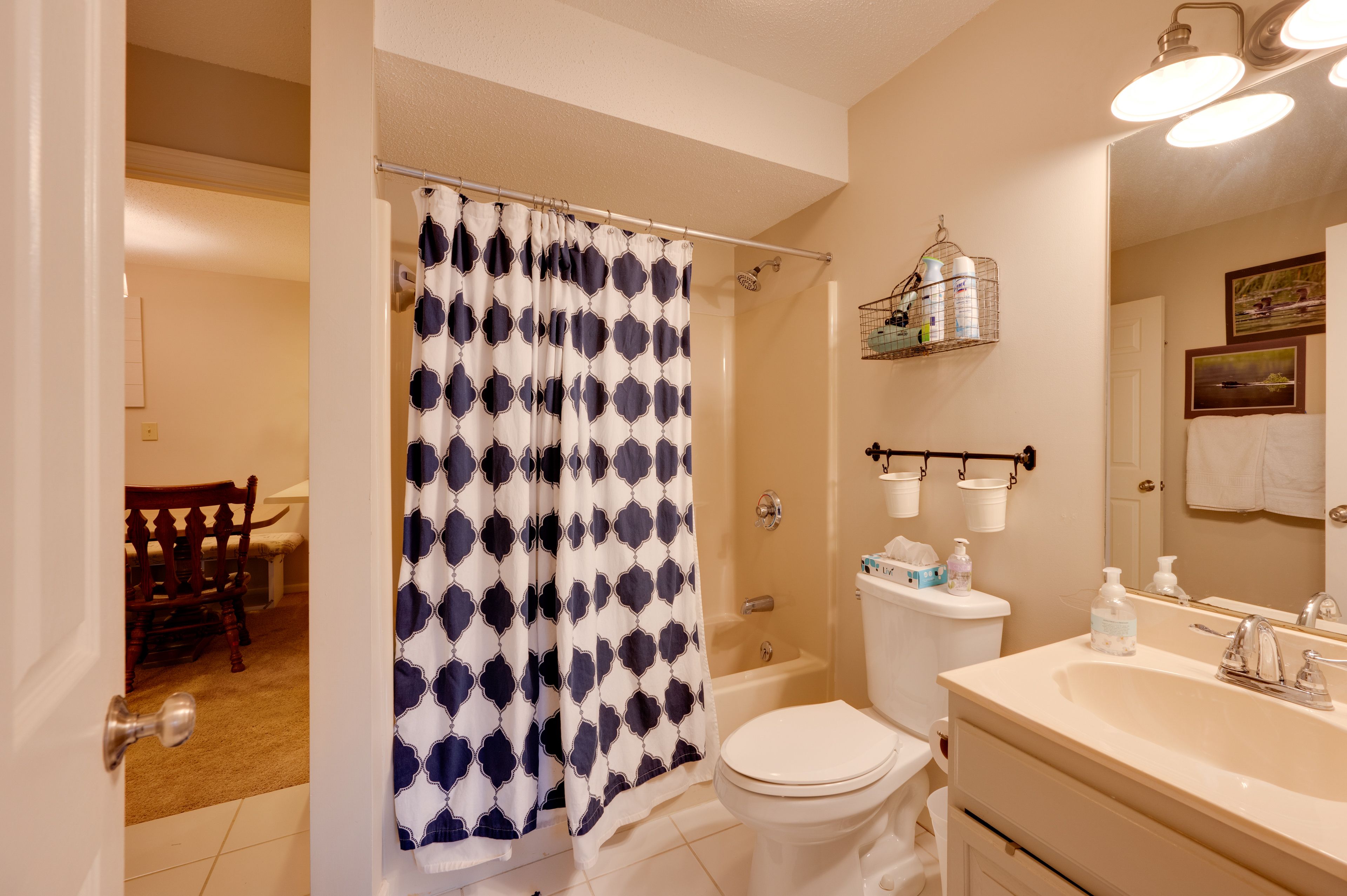 Full Bathroom | Complimentary Toiletries