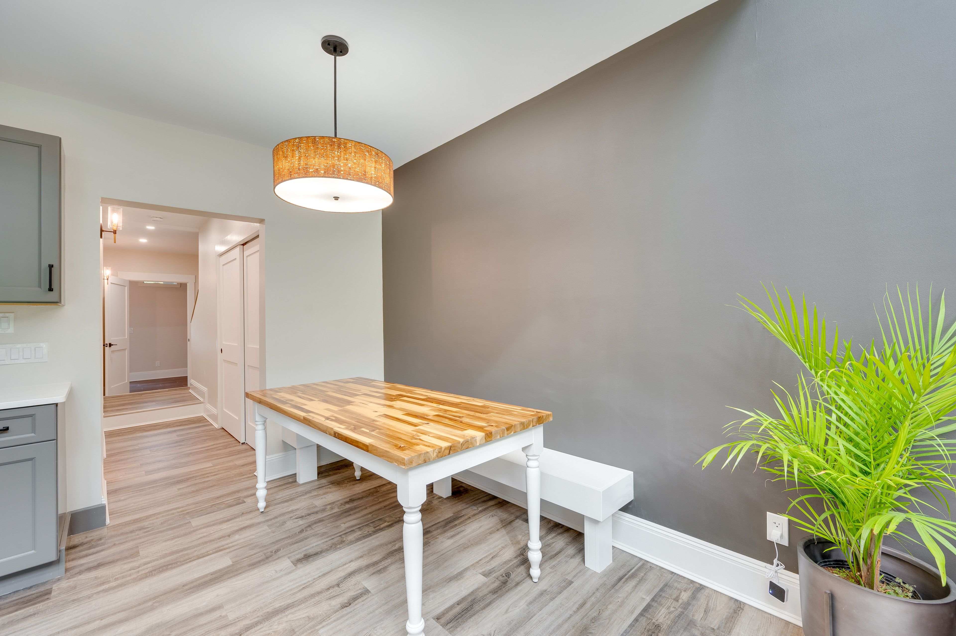 Dining Area | Dishware & Flatware Provided