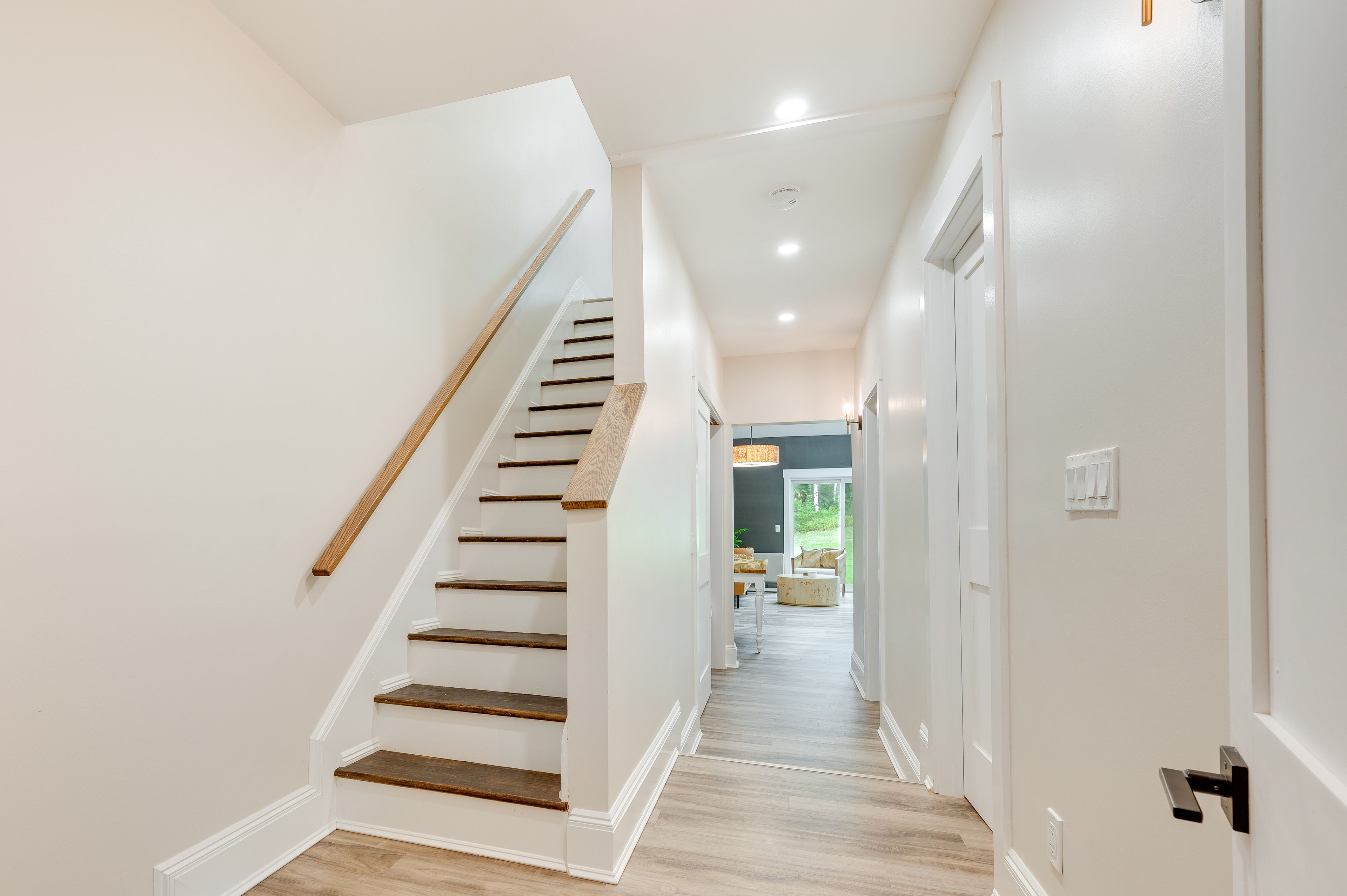 Foyer | Stairs Required