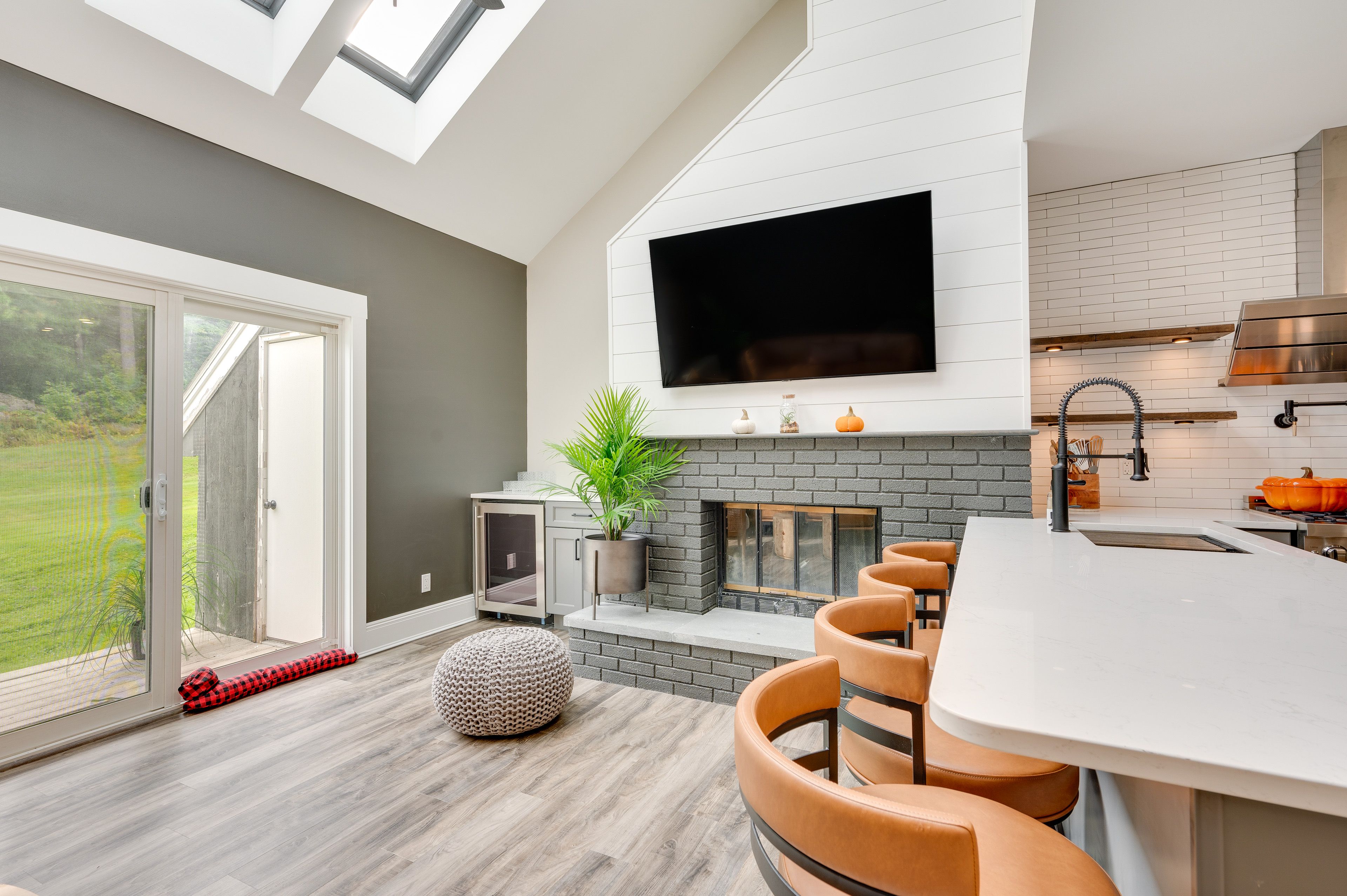Living Room | Wet Bar | Smart TV | Fireplace Unavailable