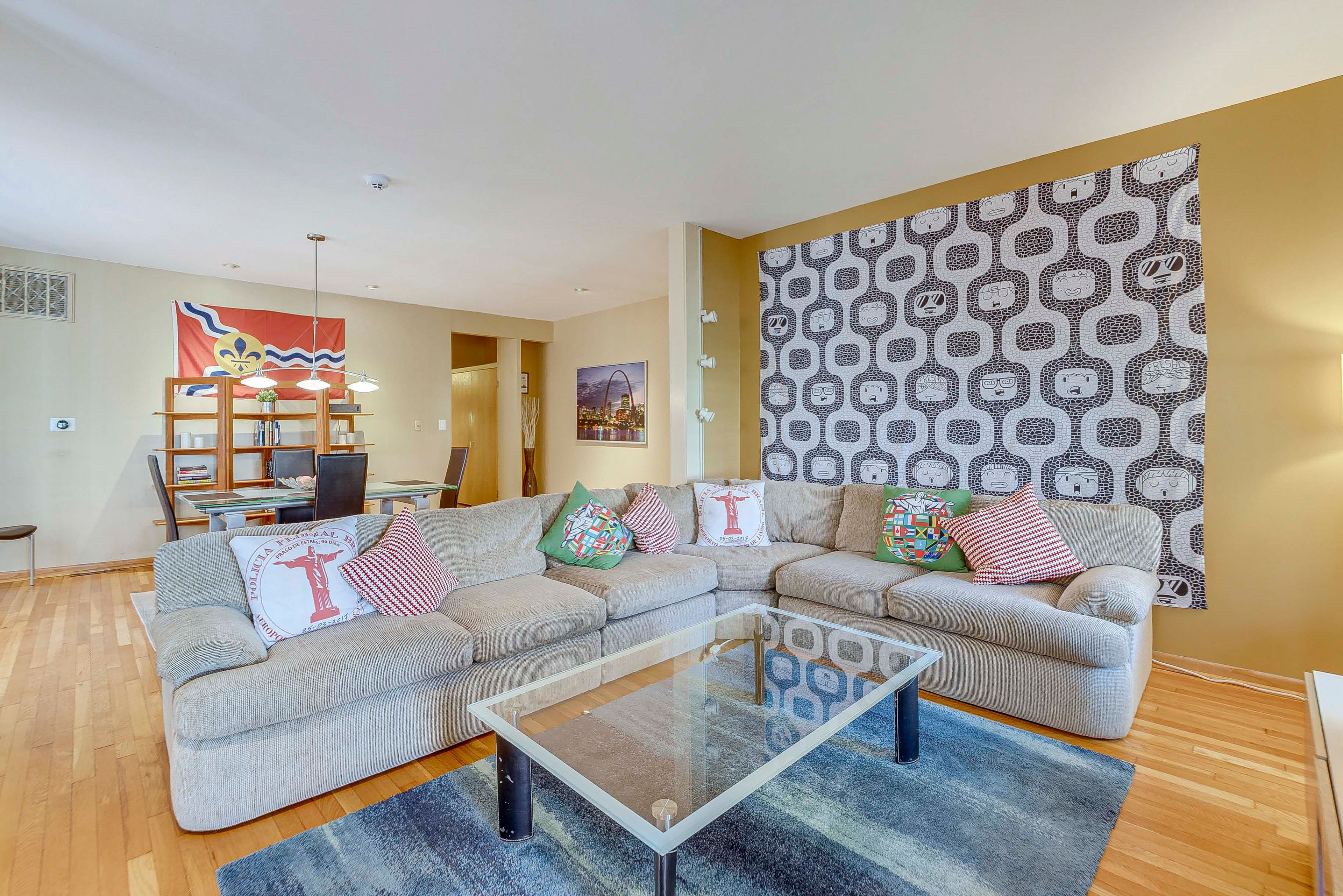 Living Room | Fireplace | Smart TV | Free WiFi