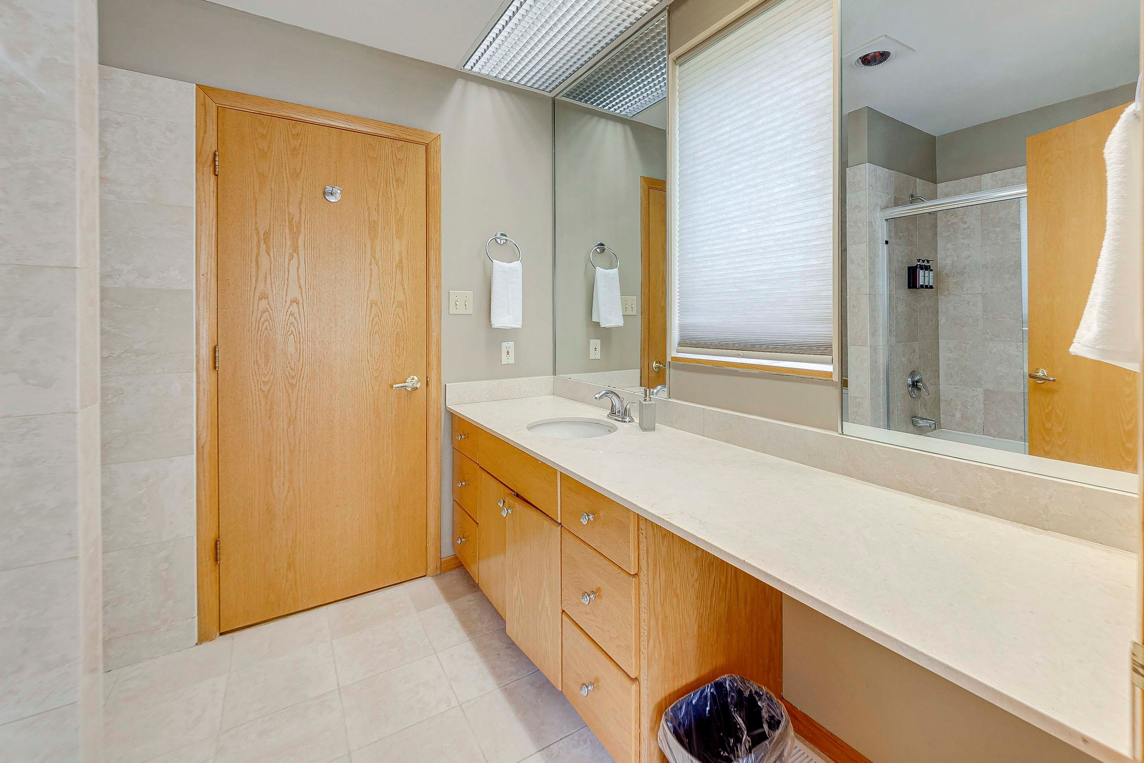 Full Bathroom | Towels Provided | Complimentary Toiletries | Hair Dryer