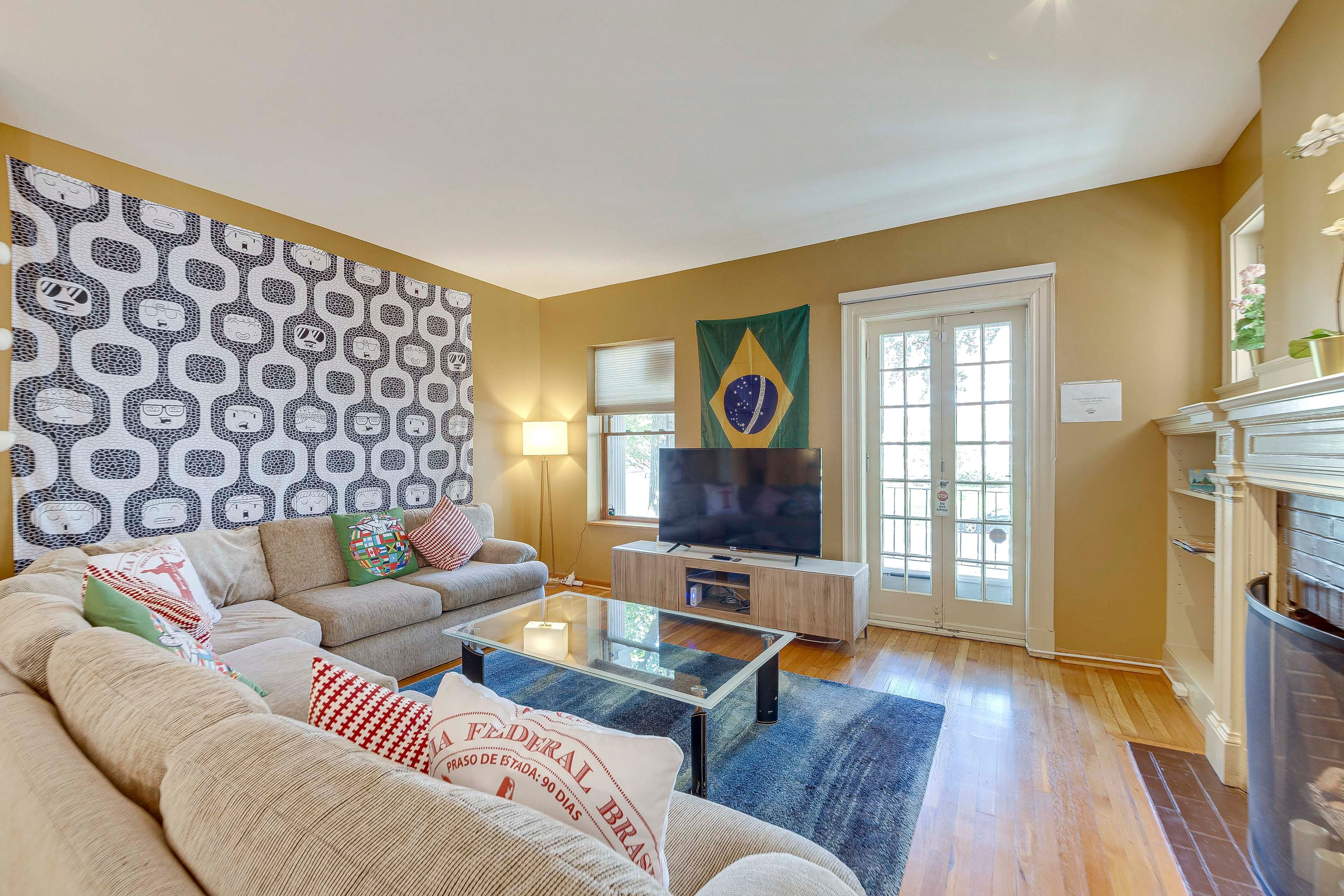 St. Louis Vacation Rental | 2BR | 1.5BA | 1,500 Sq Ft | Stairs Required
