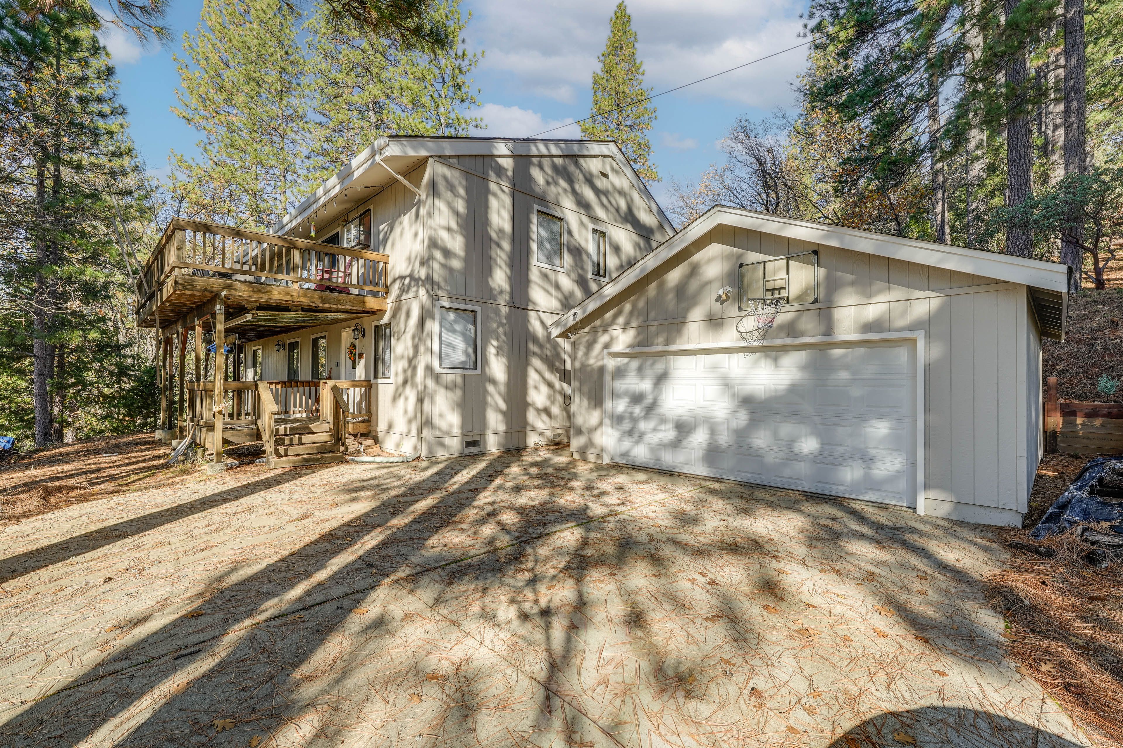 Parking | Garage (2 Vehicles) | Driveway (3 Vehicles) | RVs & Trailer Allowed