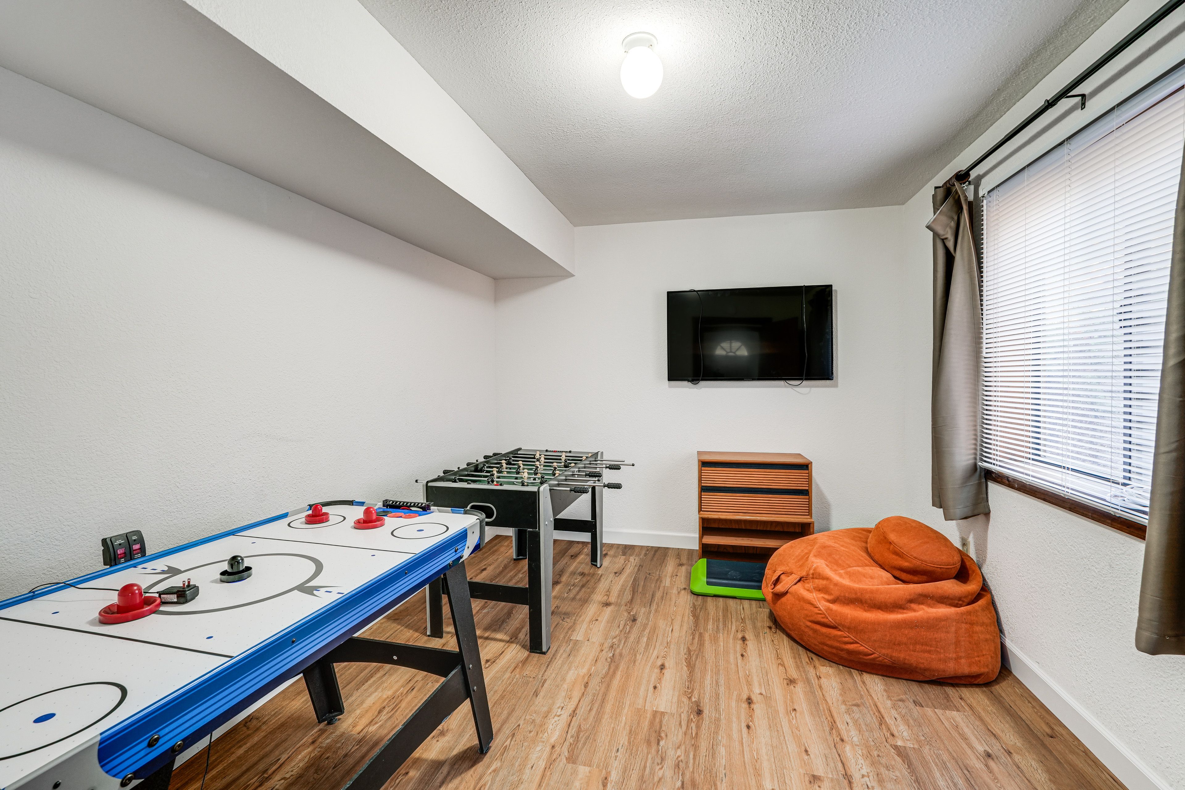 Air Hockey Table | Foosball Table | Smart TV