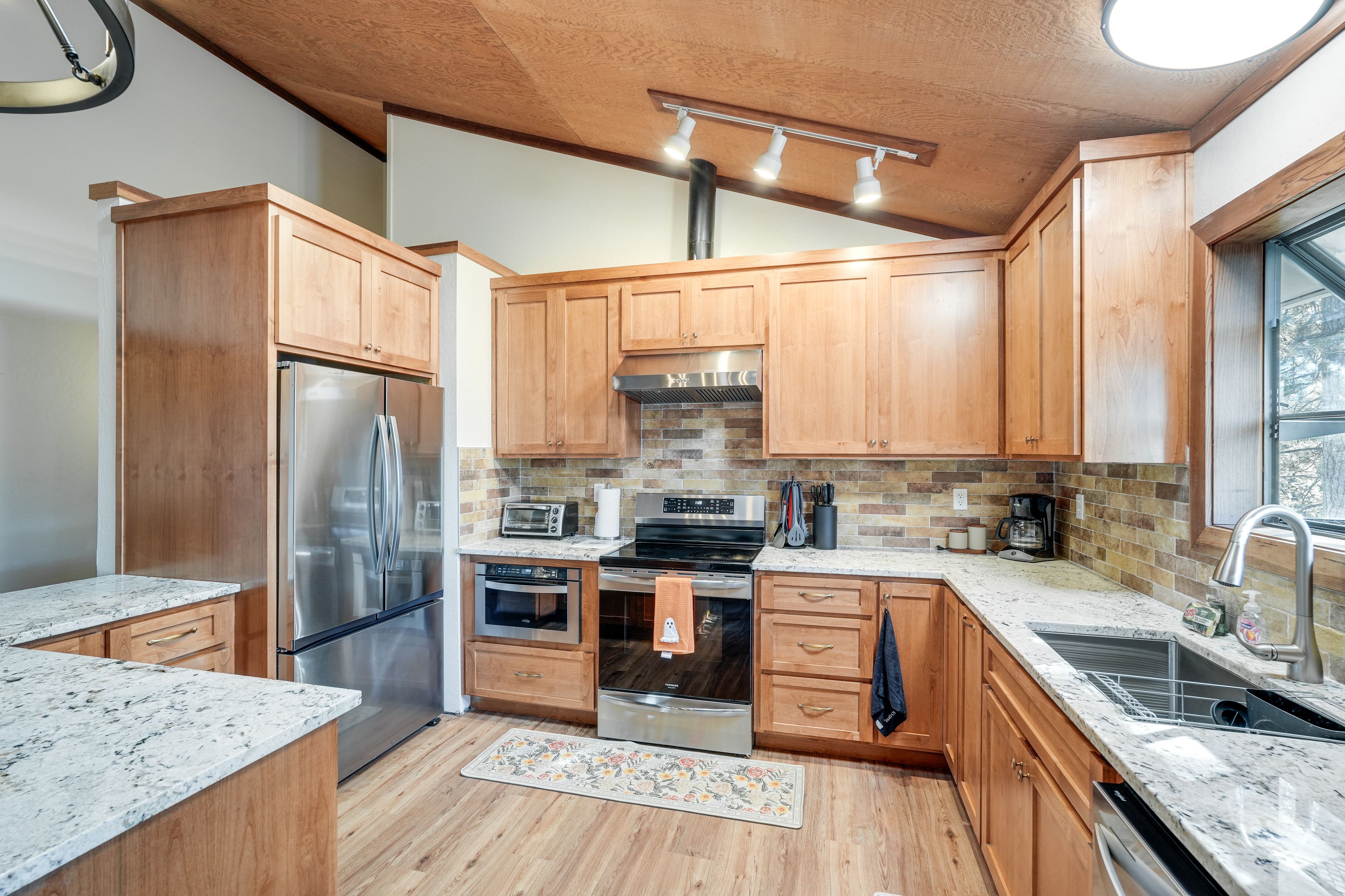 Kitchen | Cooking Basics | Coffee Maker | Trash Bags & Paper Towels Provided