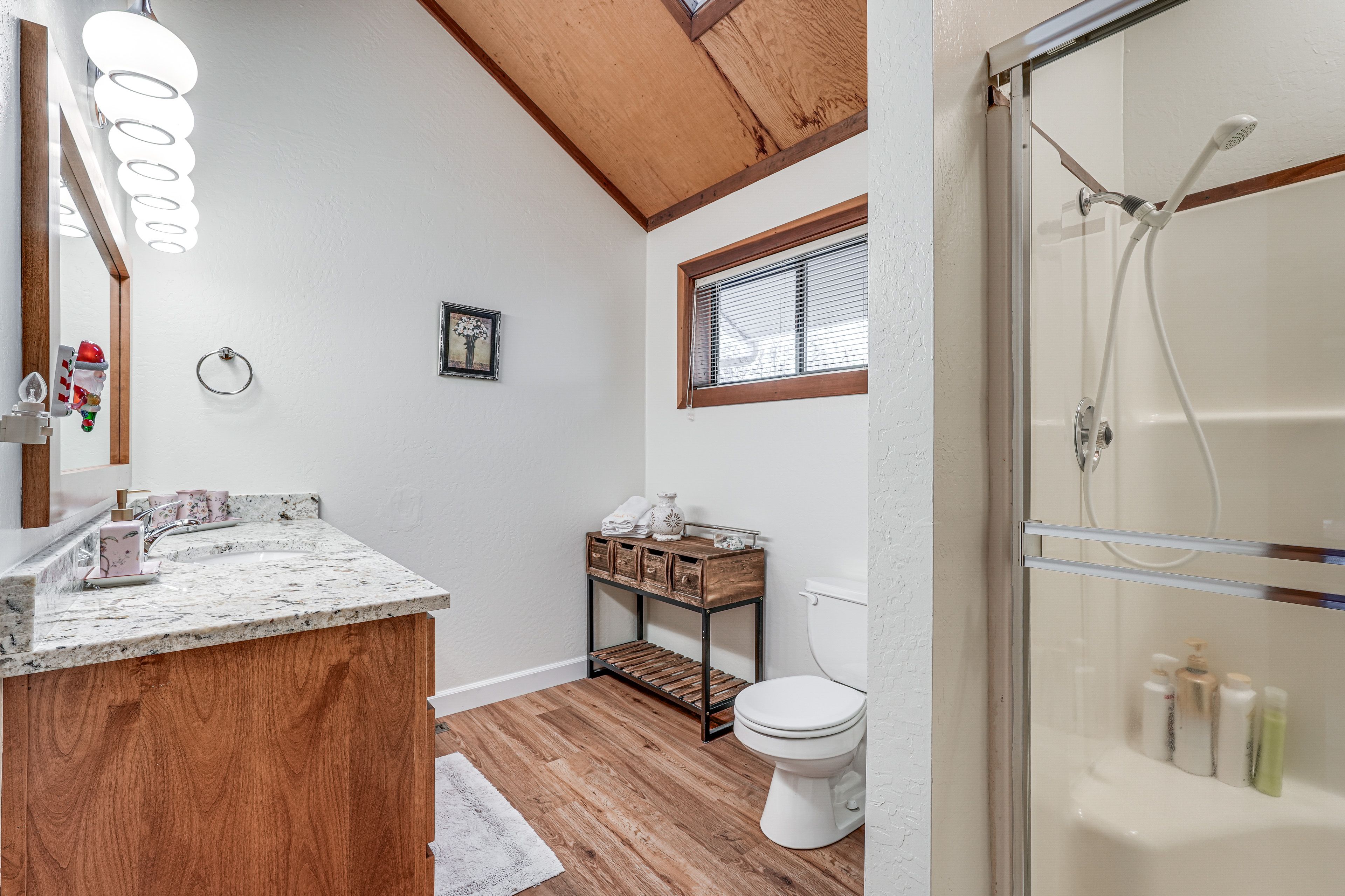 Full Bath | Complimentary Toiletries | Towels Provided