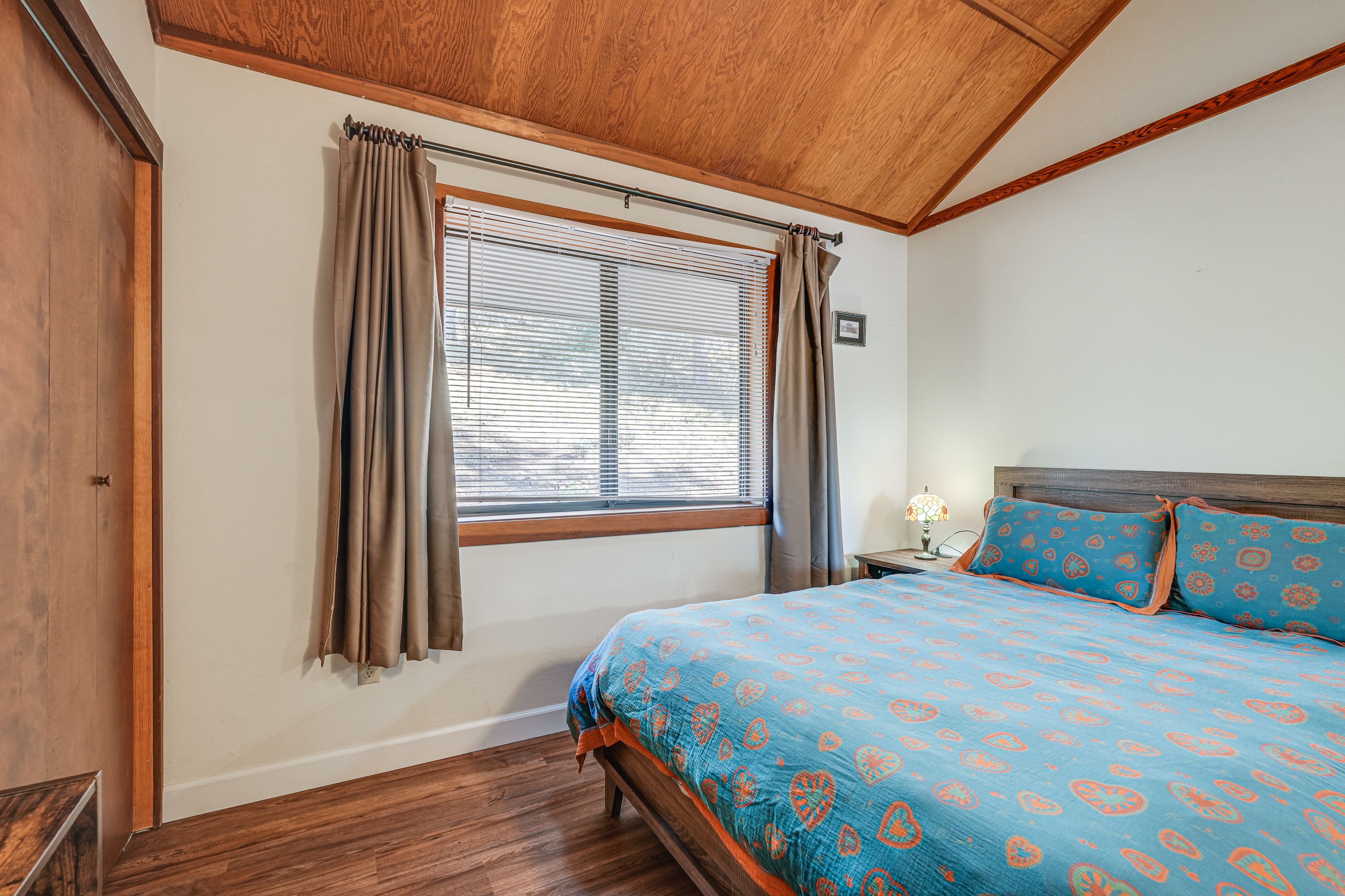 Bedroom 2 | Queen Bed