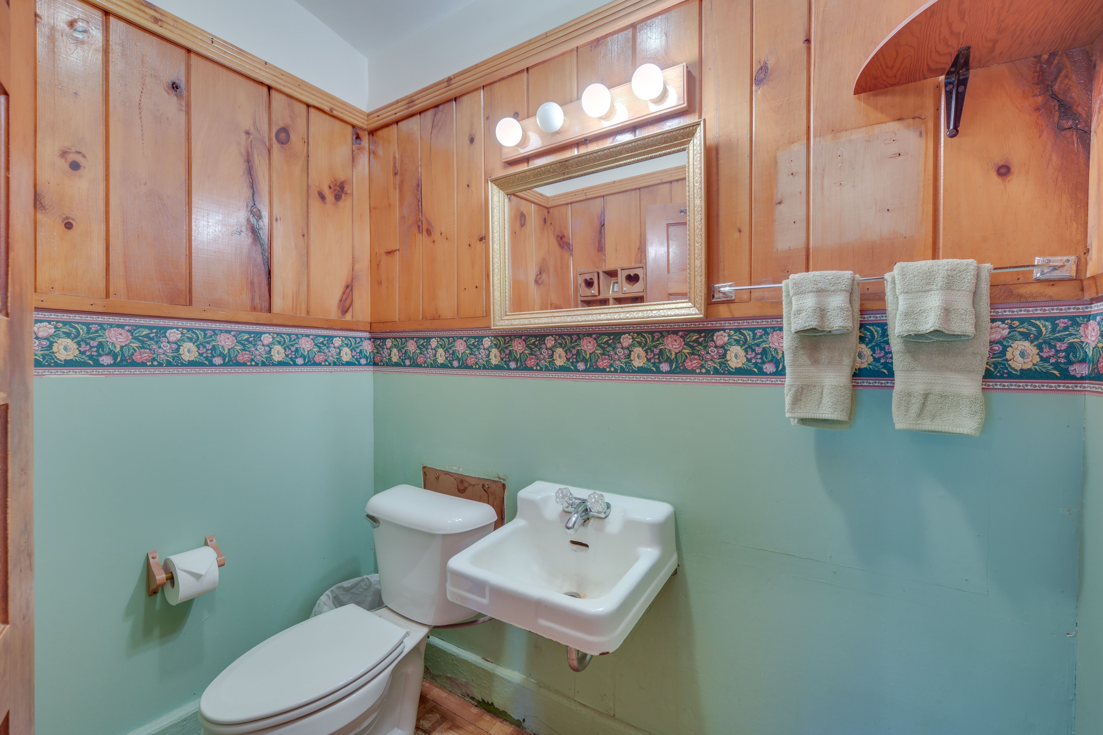 Half Bathroom | 1st Floor