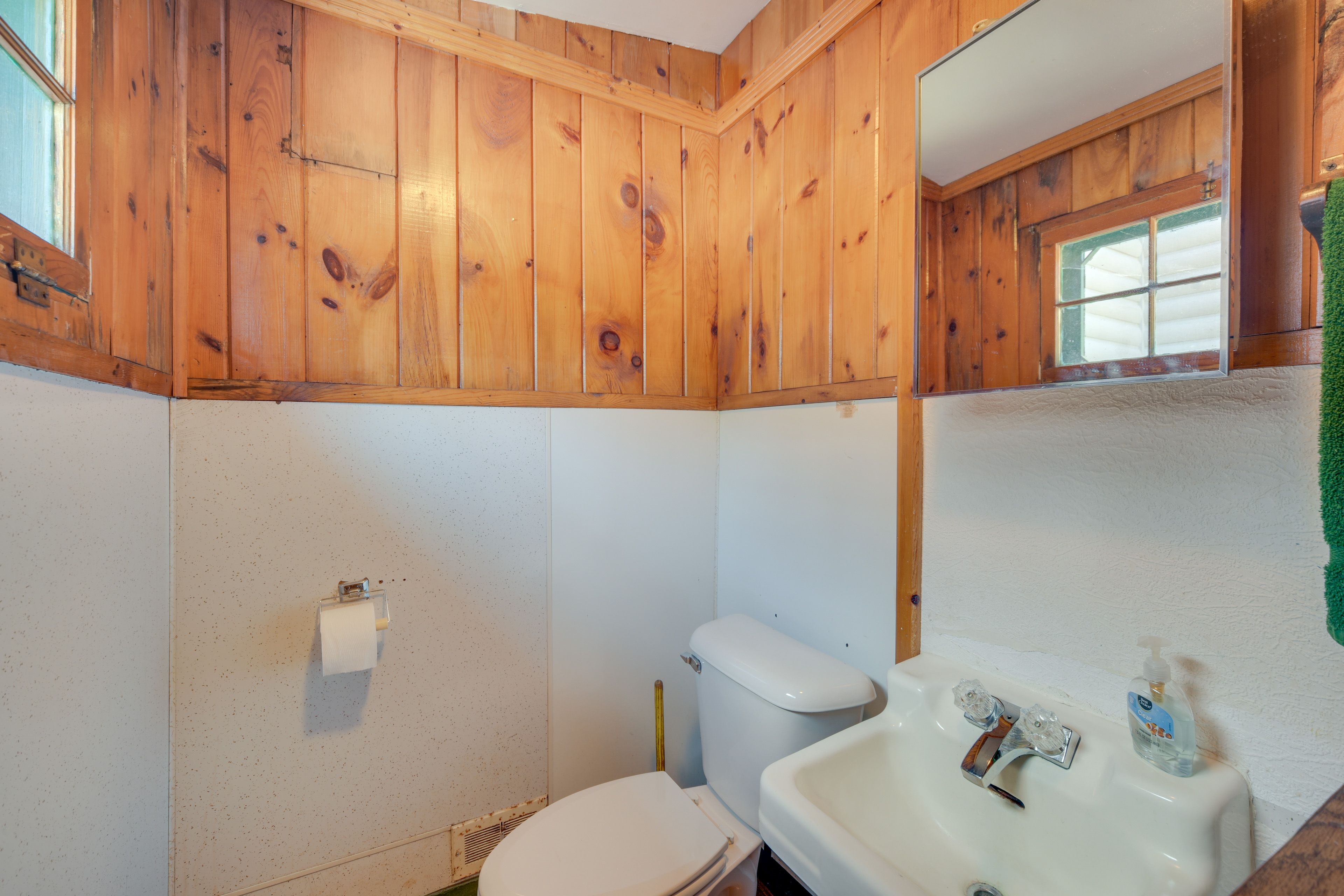 Half Bathroom | 1st Floor