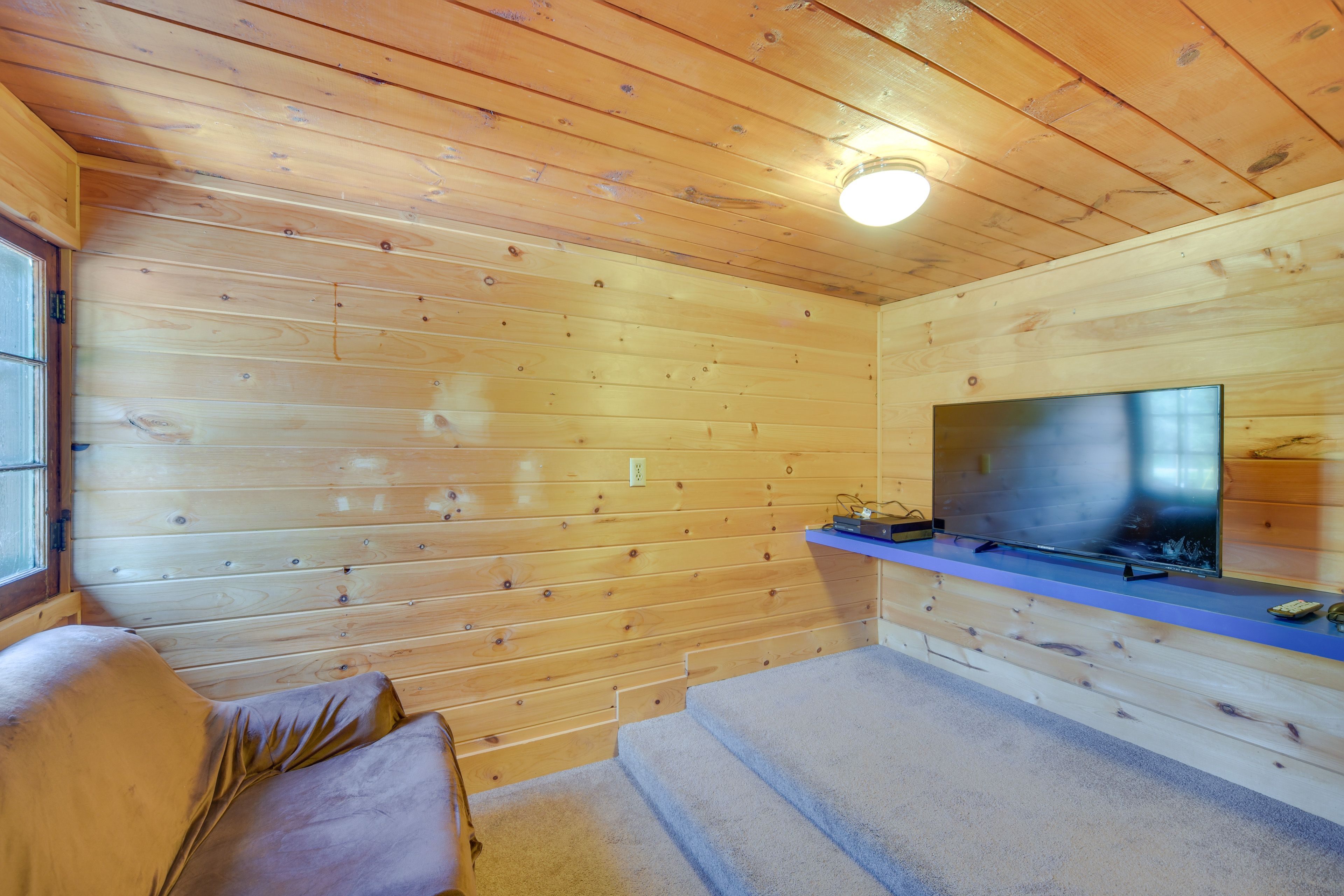 Media Room | 2nd Floor | Smart TV | Xbox Console