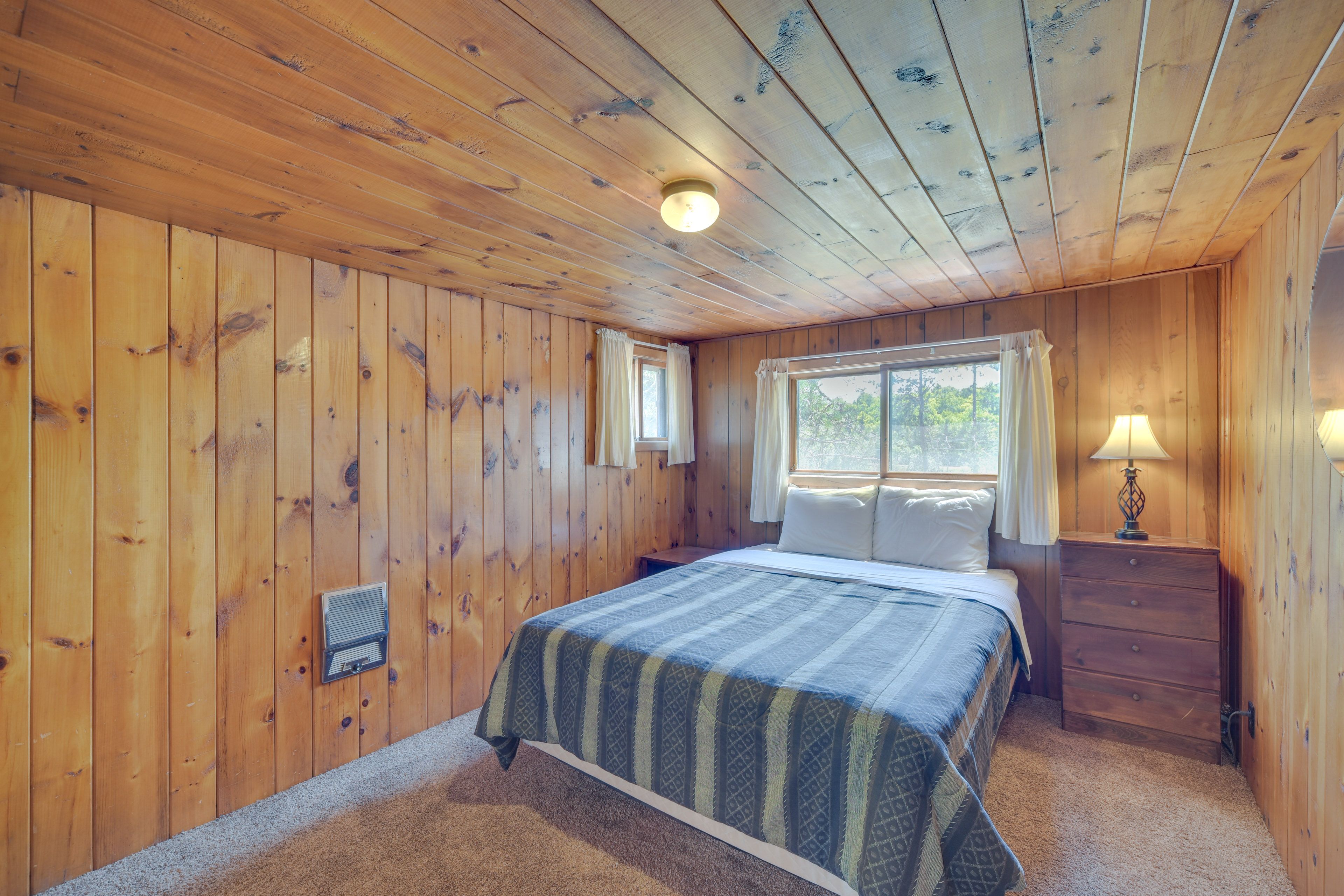Bedroom 7 | 2nd Floor | Queen Bed