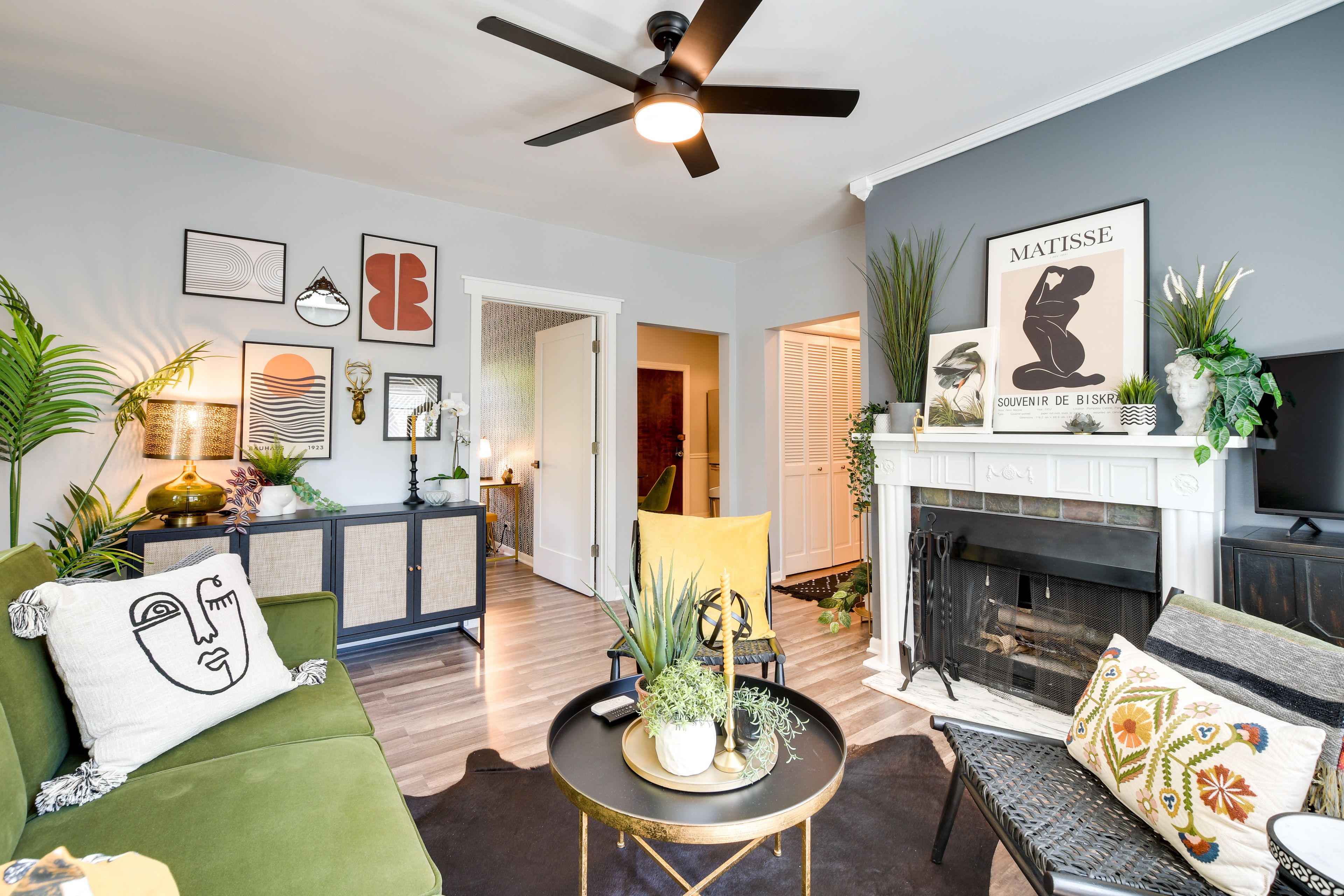 Chicago Vacation Rental | 1BR | 1BA | 500 Sq Ft | Stairs Required to Enter